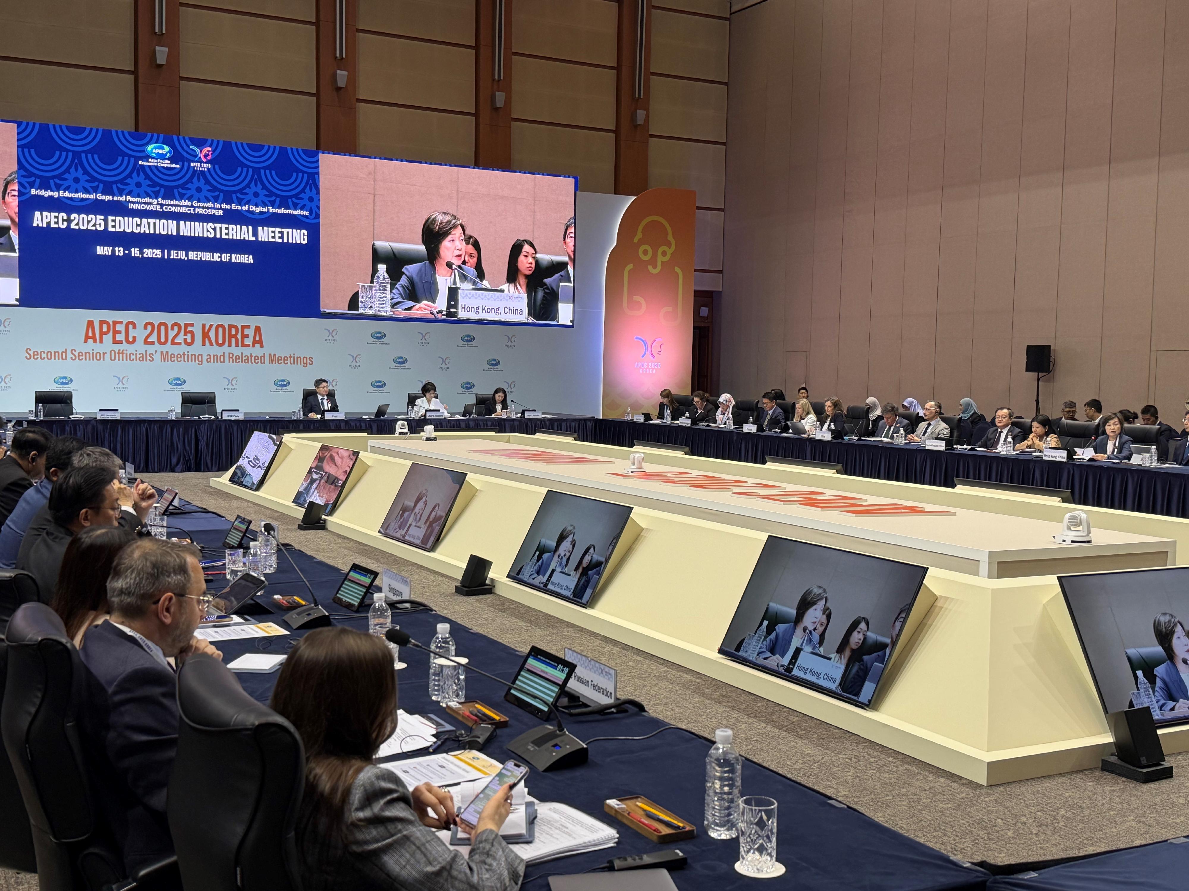 The Secretary for Education, Dr Choi Yuk-lin, attended the 7th Asia-Pacific Economic Cooperation Education Ministerial Meeting in Jeju, Korea, today (May 14). Photo shows Dr Choi (first right) speaking at a thematic session.

