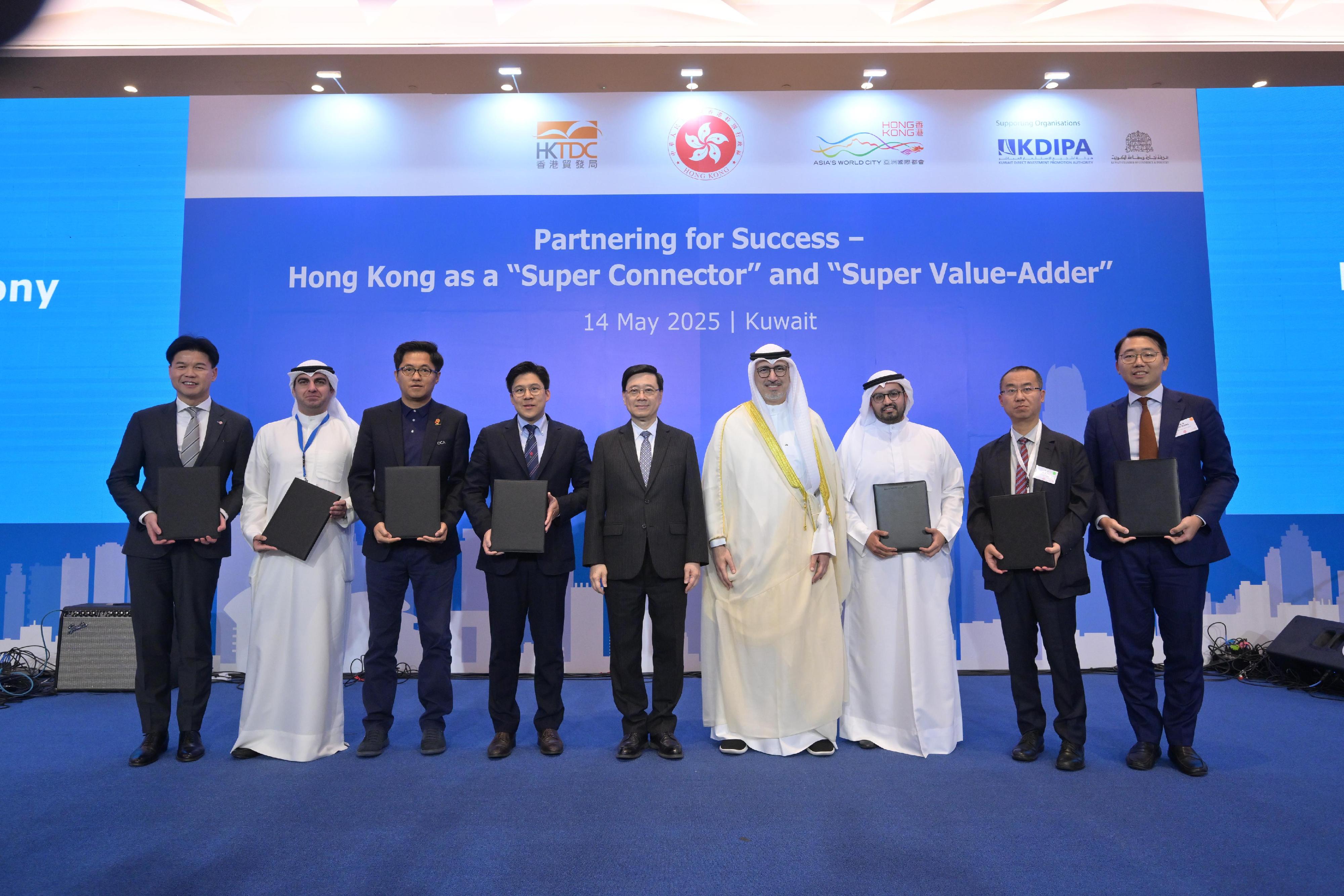 The Chief Executive, Mr John Lee, attended a business luncheon co-organised by the Hong Kong Economic and Trade Office in Dubai and the Hong Kong Trade Development Council in Kuwait today (May 14). Photo shows Mr Lee (centre) witnessing the exchange of Memoranda of Understanding and agreements between government departments, enterprises and organisations.