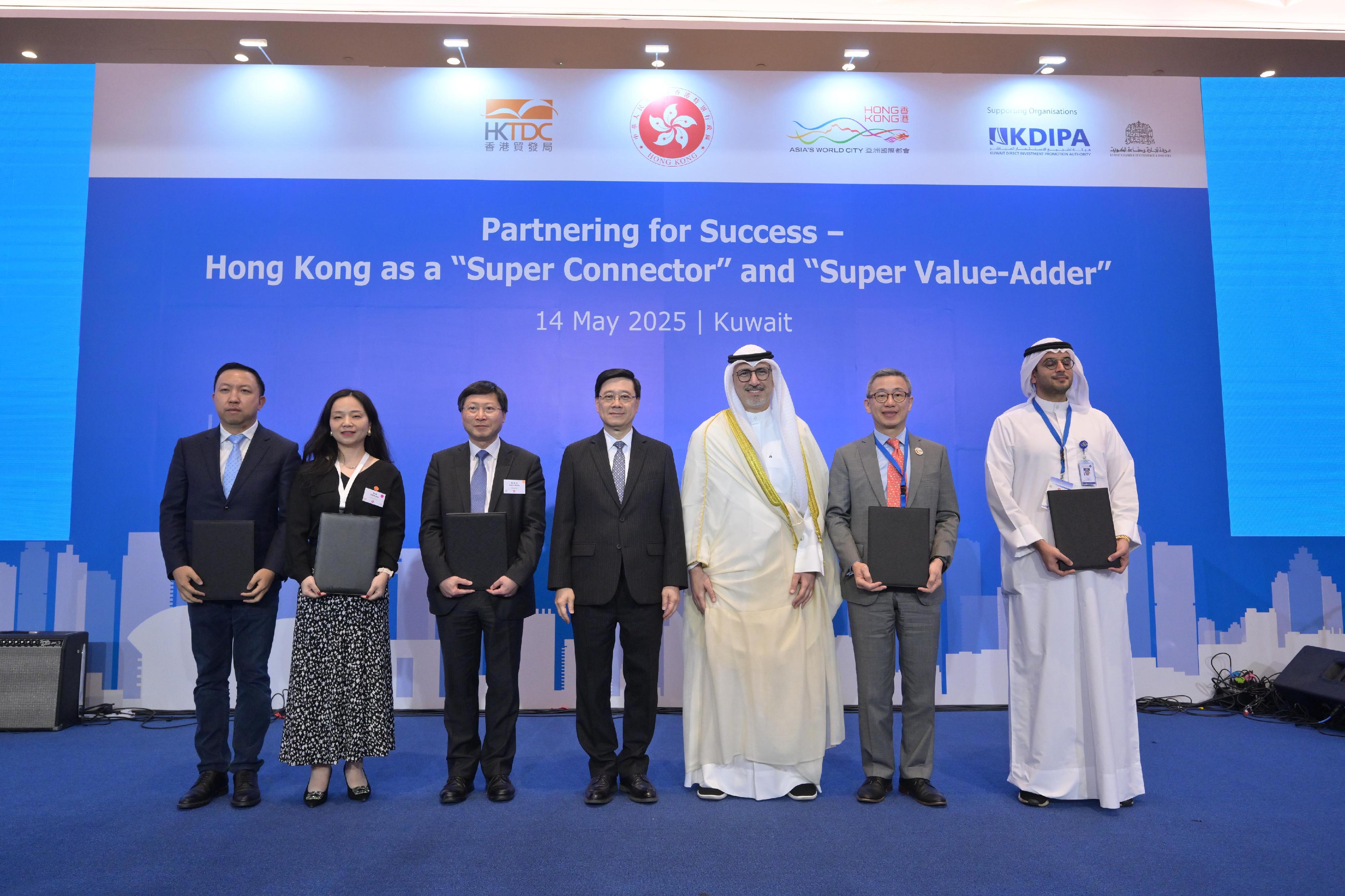 The Chief Executive, Mr John Lee, attended a business luncheon co-organised by the Hong Kong Economic and Trade Office in Dubai and the Hong Kong Trade Development Council in Kuwait today (May 14). Photo shows Mr Lee (centre) witnessing the exchange of Memoranda of Understanding and agreements between government departments, enterprises and organisations.