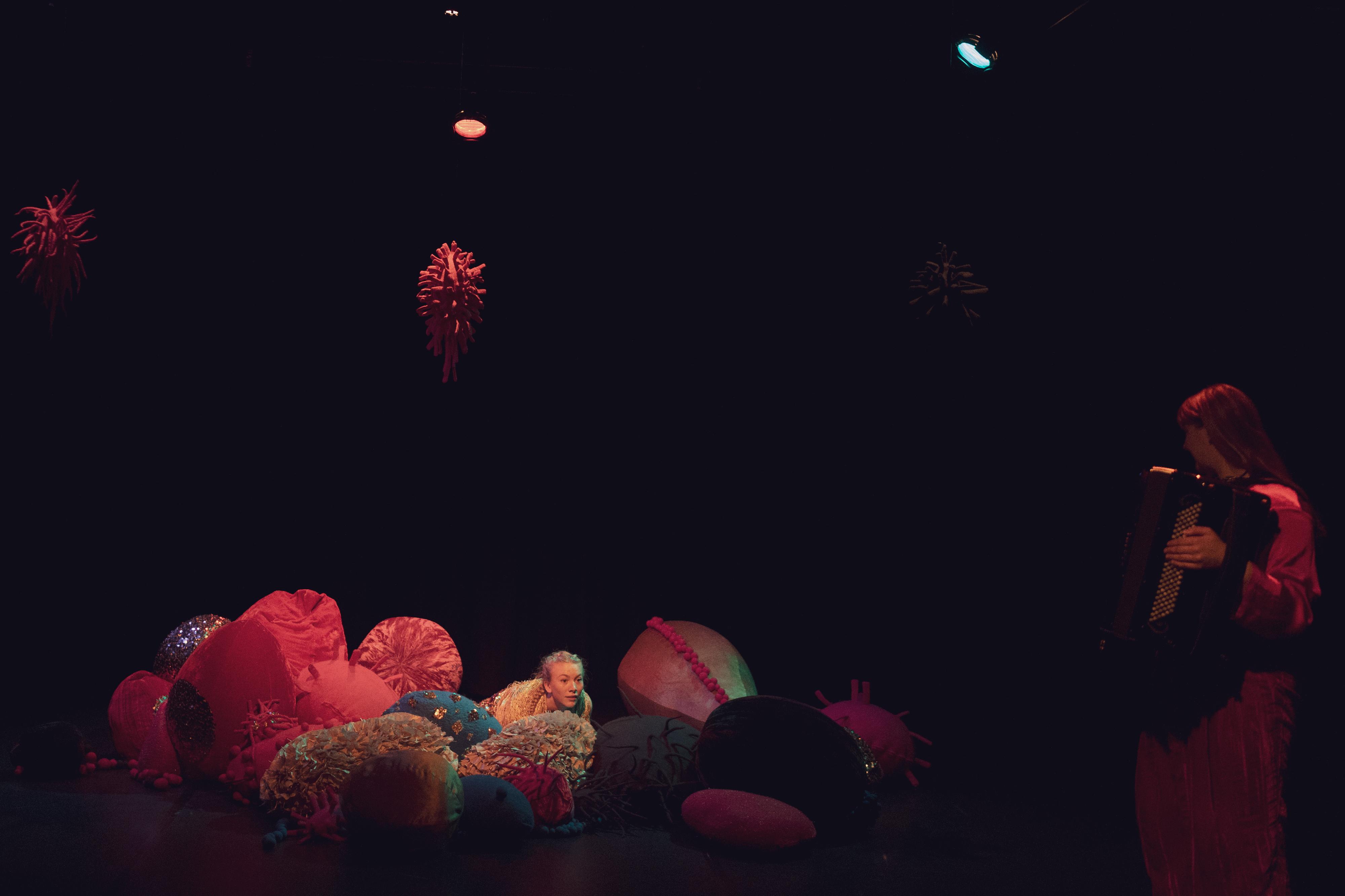 The International Arts Carnival will run from July to August this year, featuring a wide array of fun-filled educational programmes including "OvO", a dance programme for infants aged nine to 24 months and their parents by dybwikdans from Norway. (Source of photo: Morten Berentsen) 

