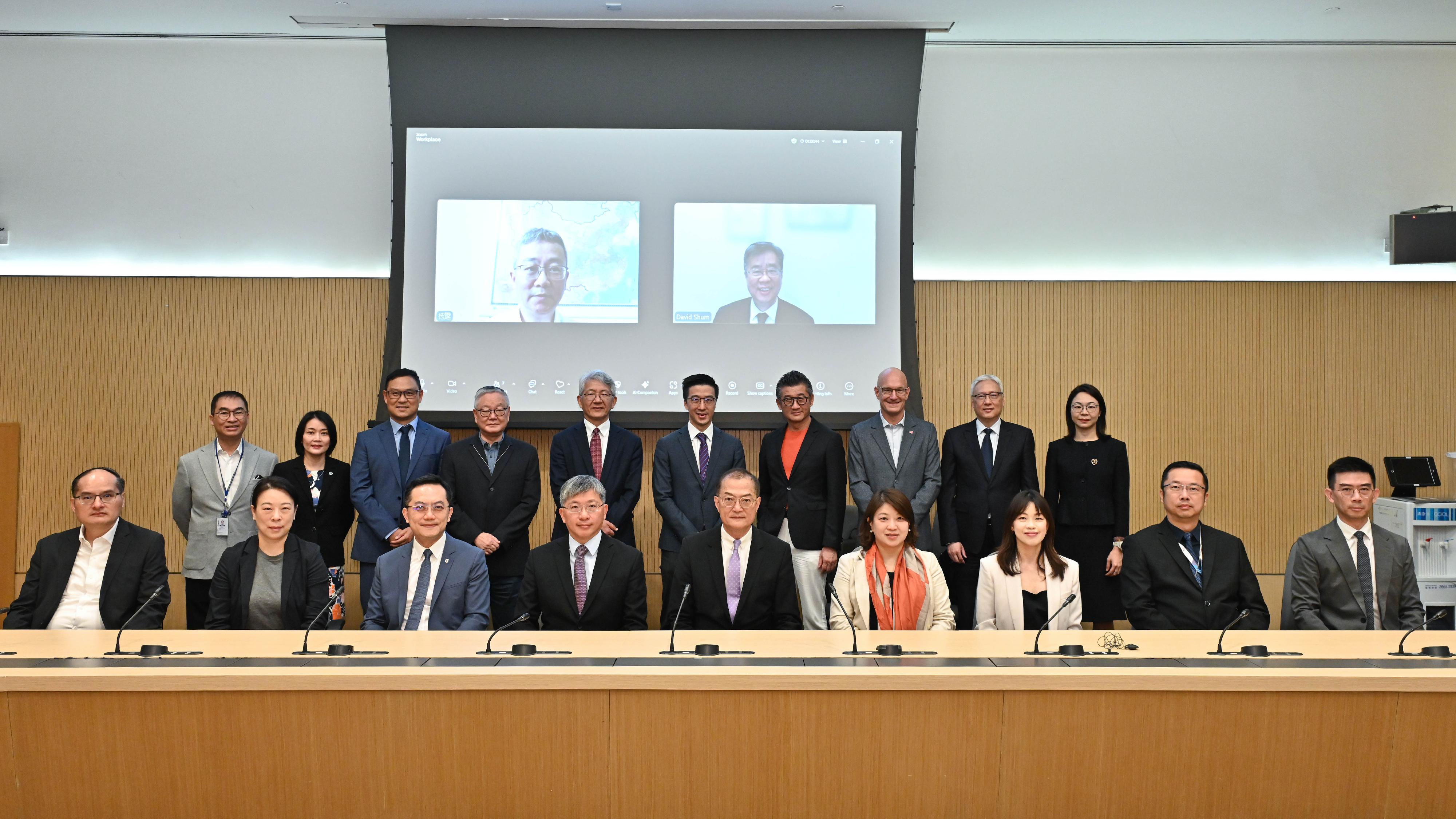 The Secretary for Health, Professor Lo Chung-mau, chaired the first meeting of the Advisory Committee on Health and Medical Innovation Development today (May 16) to listen to members' insights on the work of establishing the Hong Kong Centre for Medical Products Regulation and the Real-World Study and Application Centre. Photo shows Professor Lo (front row, centre); the Permanent Secretary for Health, Mr Thomas Chan (front row, fourth left); the Under Secretary for Health, Dr Libby Lee (front row, fourth right); the Director of Health, Dr Ronald Lam (front row, third left), and other members before the meeting.
