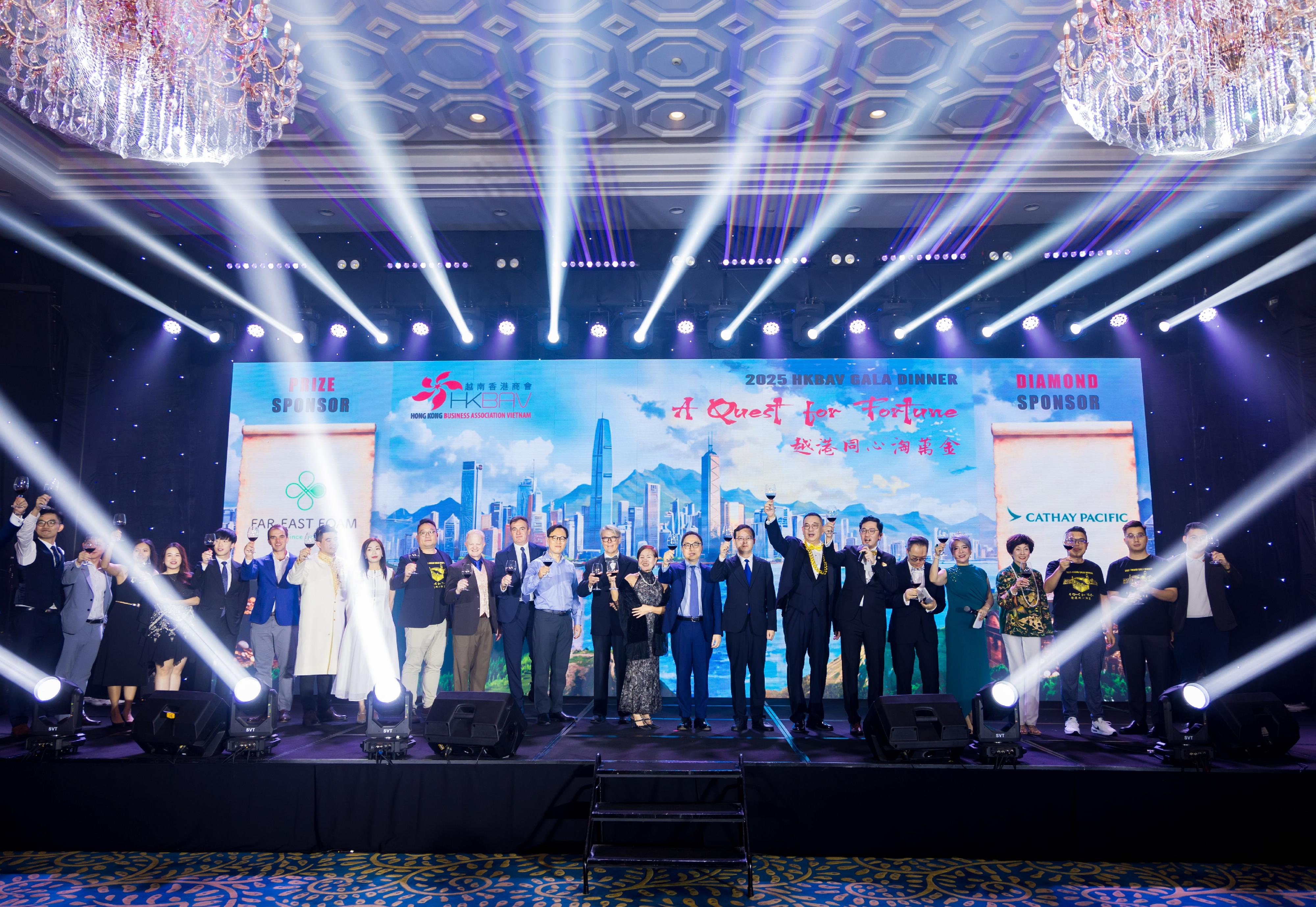 The Hong Kong Economic and Trade Office in Singapore (Singapore ETO) promoted Hong Kong throughout Vietnam from the north to the south in April and May. On May 10, the Director of the Singapore ETO, Mr Owin Fung (tenth right), attended the Hong Kong Business Association Vietnam (HKBAV) Gala Dinner in Ho Chi Minh City (HCMC). Other guests included the Deputy Consul-General of the People's Republic of China in HCMC, Mr Xu Zhou (ninth right), and the Chairman of the HKBAV, Mr Michael Chiu (eighth right).