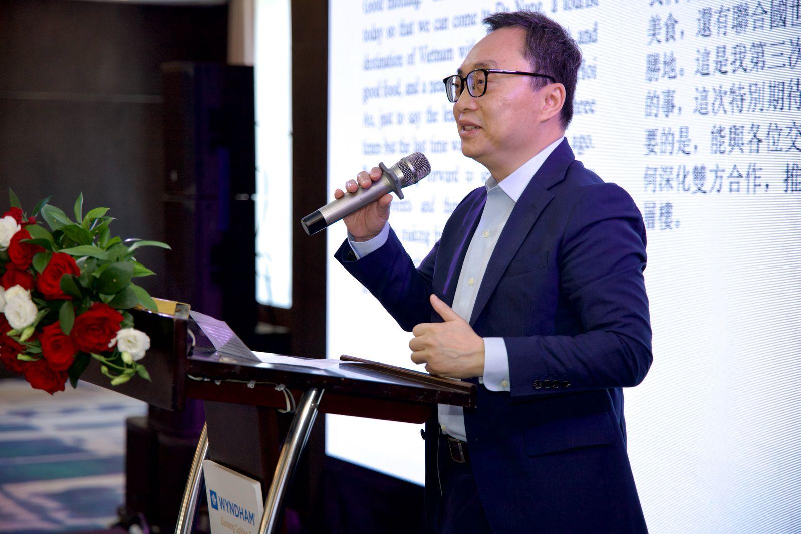 The Hong Kong Economic and Trade Office in Singapore (Singapore ETO) promoted Hong Kong throughout Vietnam from the north to the south in April and May. On May 16, the Singapore ETO co-organised a business networking luncheon in Da Nang, Central Vietnam, for the first time with the Hong Kong Business Association Vietnam. It attracted around 60 Vietnamese business leaders and investors. The Singapore ETO's investment promotion team delivered a presentation on Hong Kong's latest investment climate and opportunities, as well as the city's unique position as a gateway to the Guangdong-Hong Kong-Macao Greater Bay Area, and outlined the range of support services available to Vietnamese enterprises looking to expand into the region. In his opening remarks, the Director of the Singapore ETO, Mr Owin Fung, highlighted Vietnam's growing importance as a key economic and strategic partner of Hong Kong. The Singapore ETO's relentless engagement across various regions of Vietnam underlines its strong commitment to fostering bilateral collaboration through continued government-to-government dialogue, business exchanges, and people-to-people interactions.
