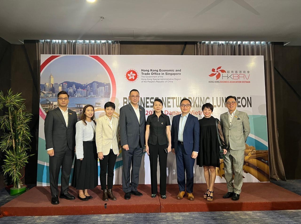The Hong Kong Economic and Trade Office in Singapore (Singapore ETO) promoted Hong Kong throughout Vietnam from the north to the south in April and May. On May 16, the Singapore ETO co-organised a business networking luncheon in Da Nang, Central Vietnam, for the first time with the Hong Kong Business Association Vietnam. It attracted around 60 Vietnamese business leaders and investors. The Singapore ETO's investment promotion team delivered a presentation on Hong Kong's latest investment climate and opportunities,as well as the city's unique position as a gateway to the Guangdong-Hong Kong-Macao Greater Bay Area, and outlined the range of support services available to Vietnamese enterprises looking to expand into the region. Photo shows the Director of the Singapore ETO, Mr Owin Fung (third right); the Consul General of the People's Republic of China in Da Nang, Ms Dong Biyou (forth right); the Chairman of the Hong Kong Business Association Vietnam, Mr Michael Chiu (forth left), with some of the participants.