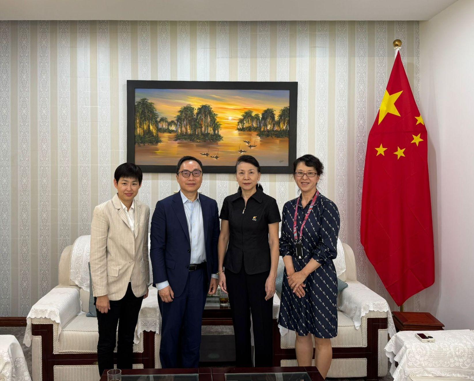 The Hong Kong Economic and Trade Office in Singapore (Singapore ETO) promoted Hong Kong throughout Vietnam from the north to the south in April and May. On May 16, the Director of the Singapore ETO, Mr Owin Fung (second left), paid a courtesy call on the Consul General of the People's Republic of China in Da Nang, Ms Dong Biyou (second right). Mr Fung briefed Ms Dong on the Singapore ETO's latest outreach initiatives in Vietnam, and both sides exchanged views on how Hong Kong can serve as a gateway between Mainland China and Vietnam, particularly in the context of the 75th anniversary of diplomatic ties between the two countries.