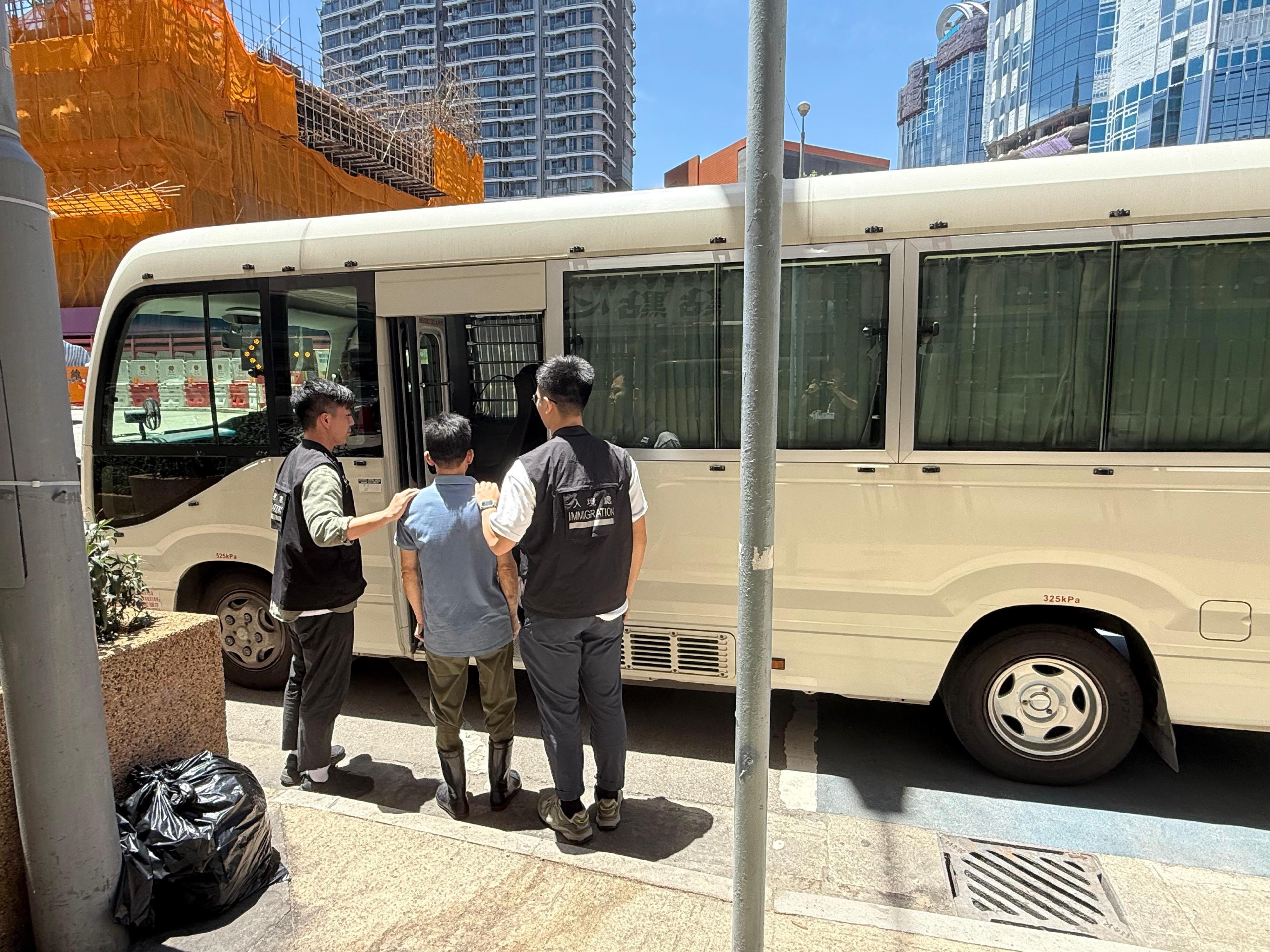 The Immigration Department mounted a series of territory-wide anti-illegal worker operations codenamed "Greenlane", "Lightshadow", and "Twilight", and joint operations with the Hong Kong Police Force codenamed "Champion" and "Windsand", for four consecutive days from May 12 to yesterday (May 15). Photo shows a suspected illegal worker arrested during an operation.