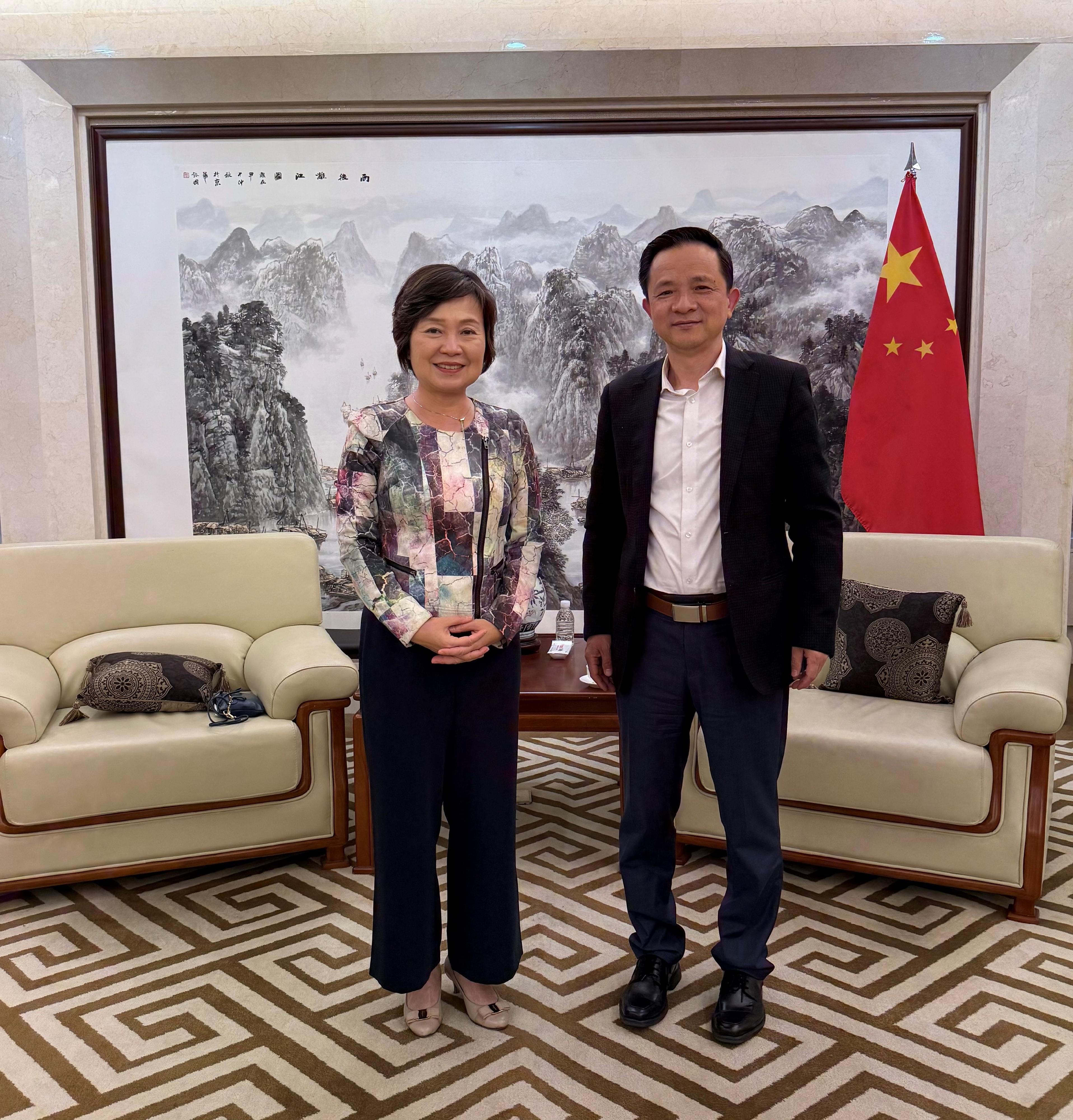 The Secretary for Education, Dr Choi Yuk-lin (left), paid a courtesy call on the Chinese Ambassador to Korea, Mr Dai Bing (right), in Seoul, Korea, today (May 16) to introduce Hong Kong's latest education policy.