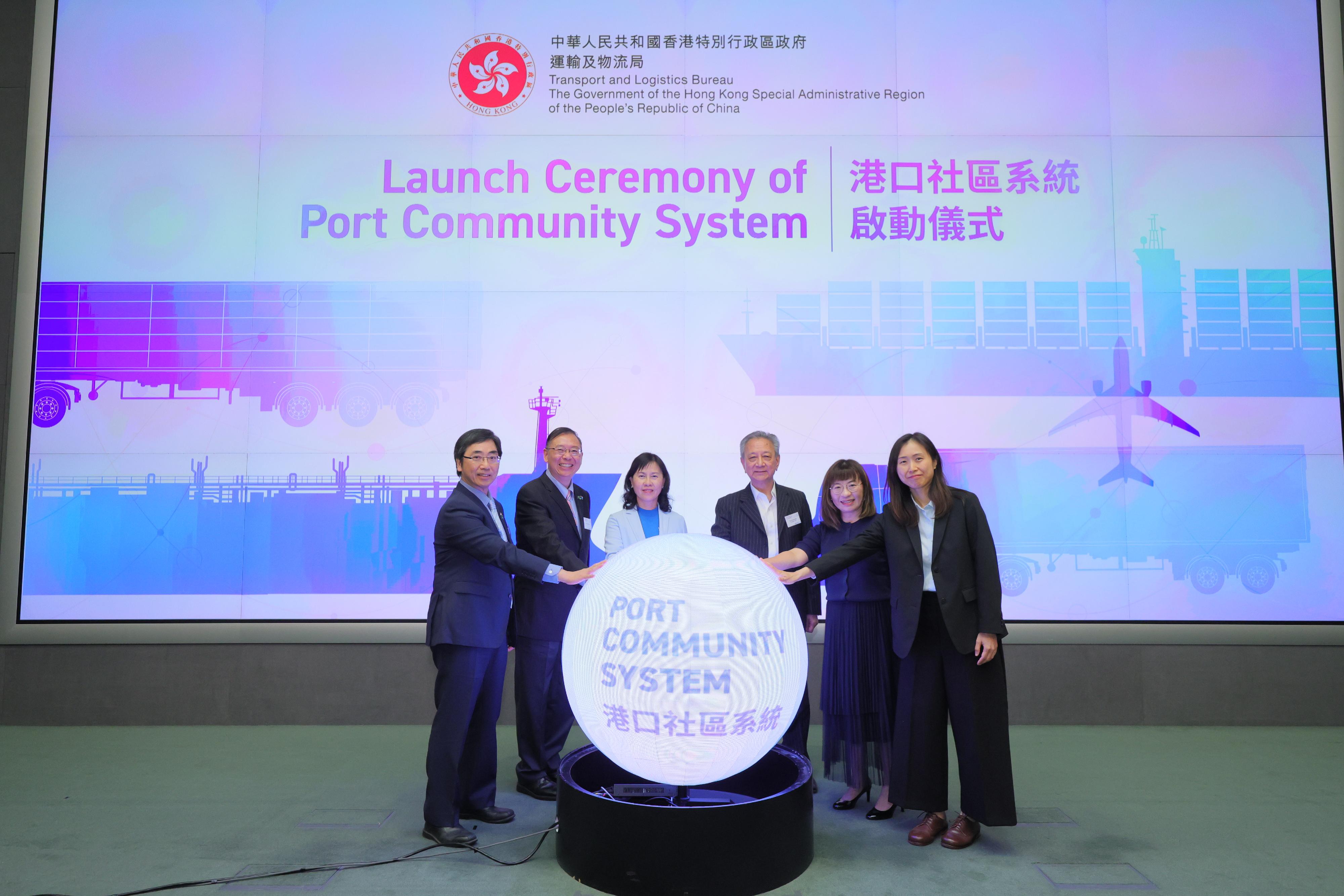 The Transport and Logistics Bureau held a launch ceremony for the Port Community System project today (May 16) and signed the first Memorandum of Understanding with Guangdong e-Port Management Company Limited. Photo shows the Secretary for Transport and Logistics, Ms Mable Chan (third left); Legislative Council Member Mr Frankie Yick (third right); the Commissioner for Maritime and Port Development, Miss Amy Chan (second right); and the Chief Executive Officer of the Logistics and Supply Chain MultiTech R&D Centre, Mr Simon Wong (second left), and other guests officiating at the ceremony.