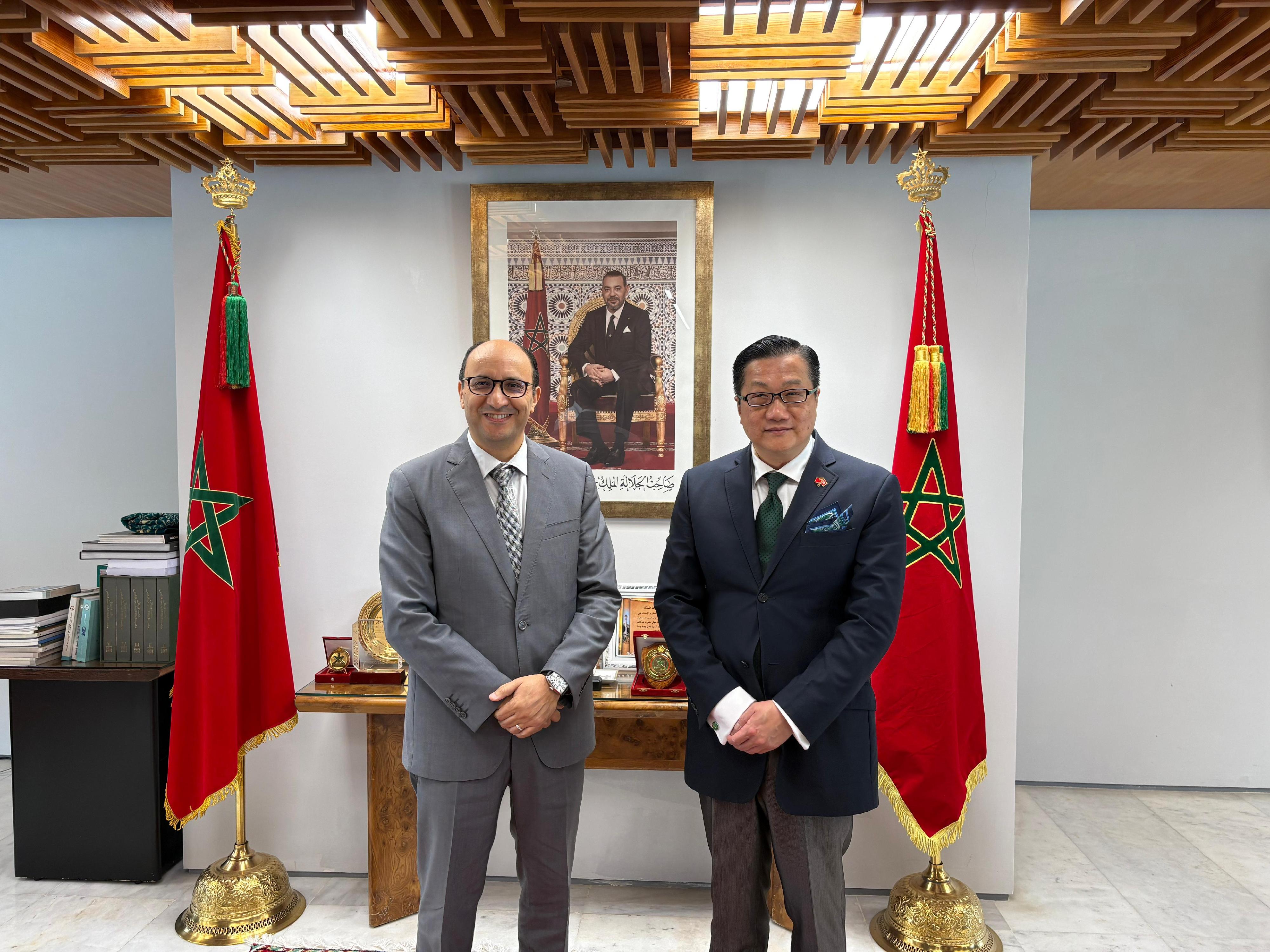 外訪期間，申訴專員陳積志（右）與摩洛哥王國調解專員Hassan Tariq（左）會晤。