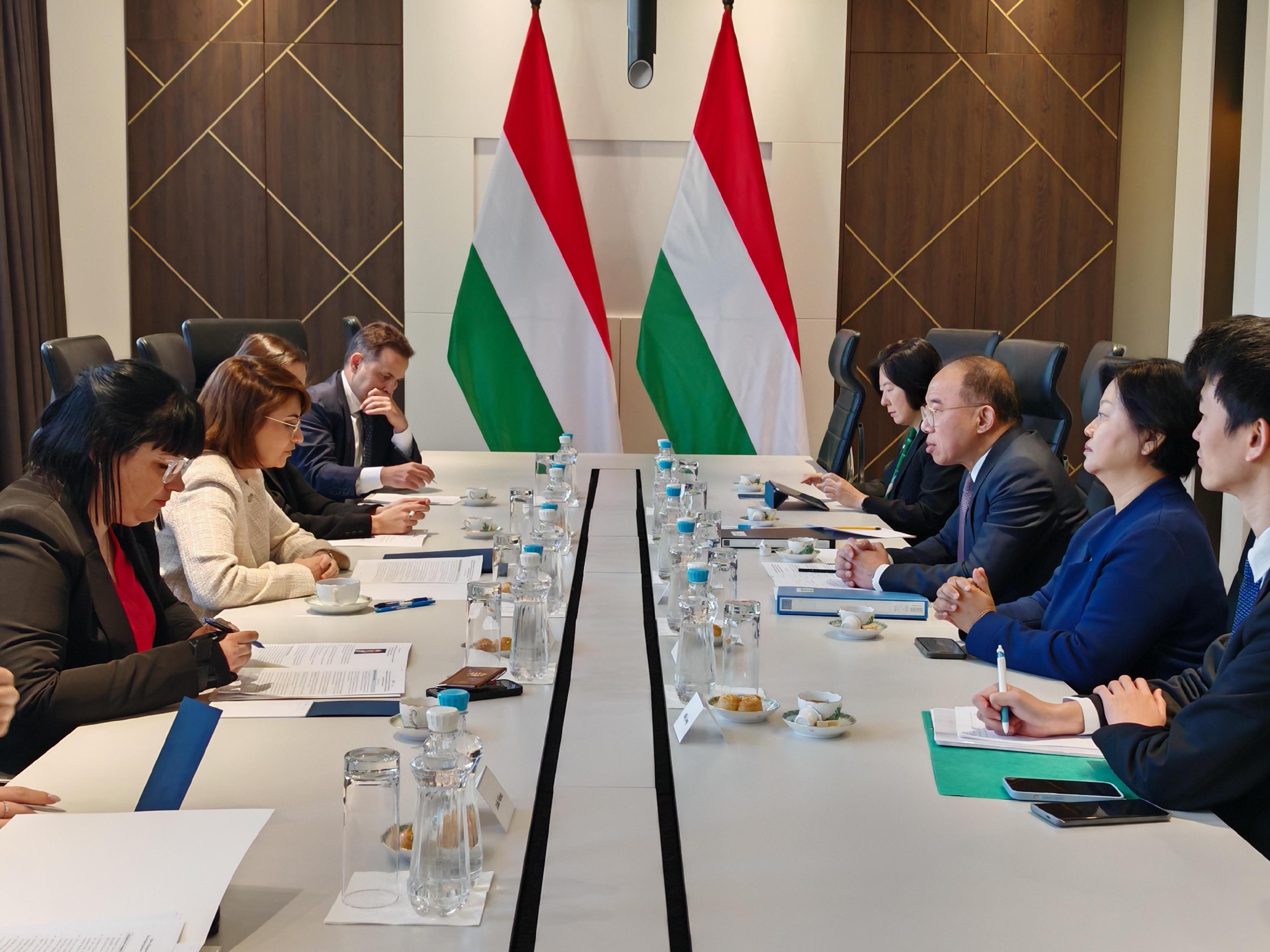 The Secretary for Constitutional and Mainland Affairs, Mr Erick Tsang Kwok-wai (third right),  met with State Secretary for Bilateral Relations at the Ministry of Foreign Affairs and Trade of Hungary, Ms Boglárka Illés (second left), in Budapest, Hungary on May 16 (Hungary time) to exchange views on enhancing the relationship between Hong Kong and Hungary. The Consul General of Hungary in Hong Kong, Mr Pál Kertész (fourth left) also attended.