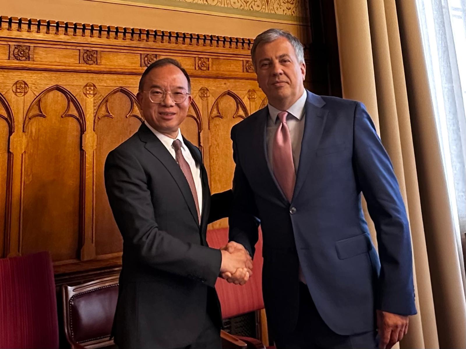 The Secretary for Constitutional and Mainland Affairs, Mr Erick Tsang Kwok-wai (left), met with the Deputy Speaker of the National Assembly of Hungary Dr Lajos Oláh (right) on May 16 (Hungary time) to exchange views on issues of mutual concerns.
