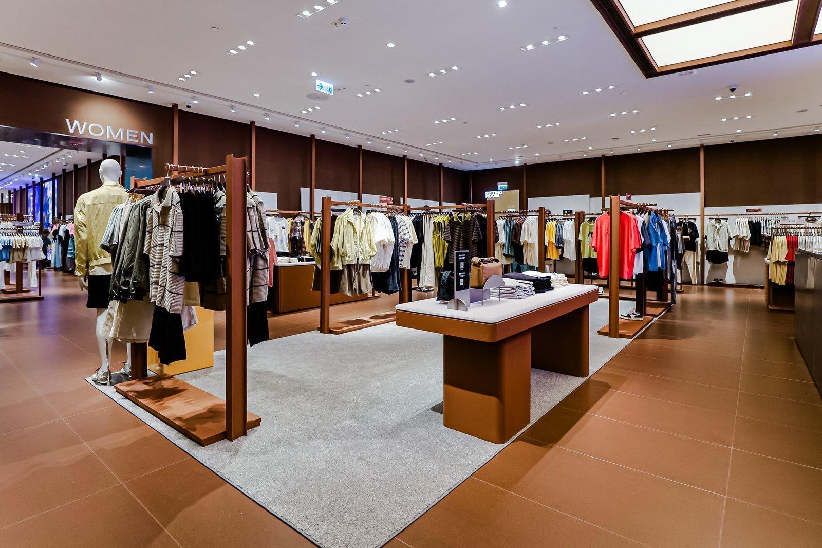 Invest Hong Kong announced today (May 17) that Fashion Momentum Group (FMG), a Chinese fast-fashion retailer, has established its regional headquarters and first outlet of URBAN REVIVO in Hong Kong as part of its global strategy to oversee the Group's corporate treasury function, retail business and global markets expansion. Photo shows the new shop in Tsim Sha Tsui. 

