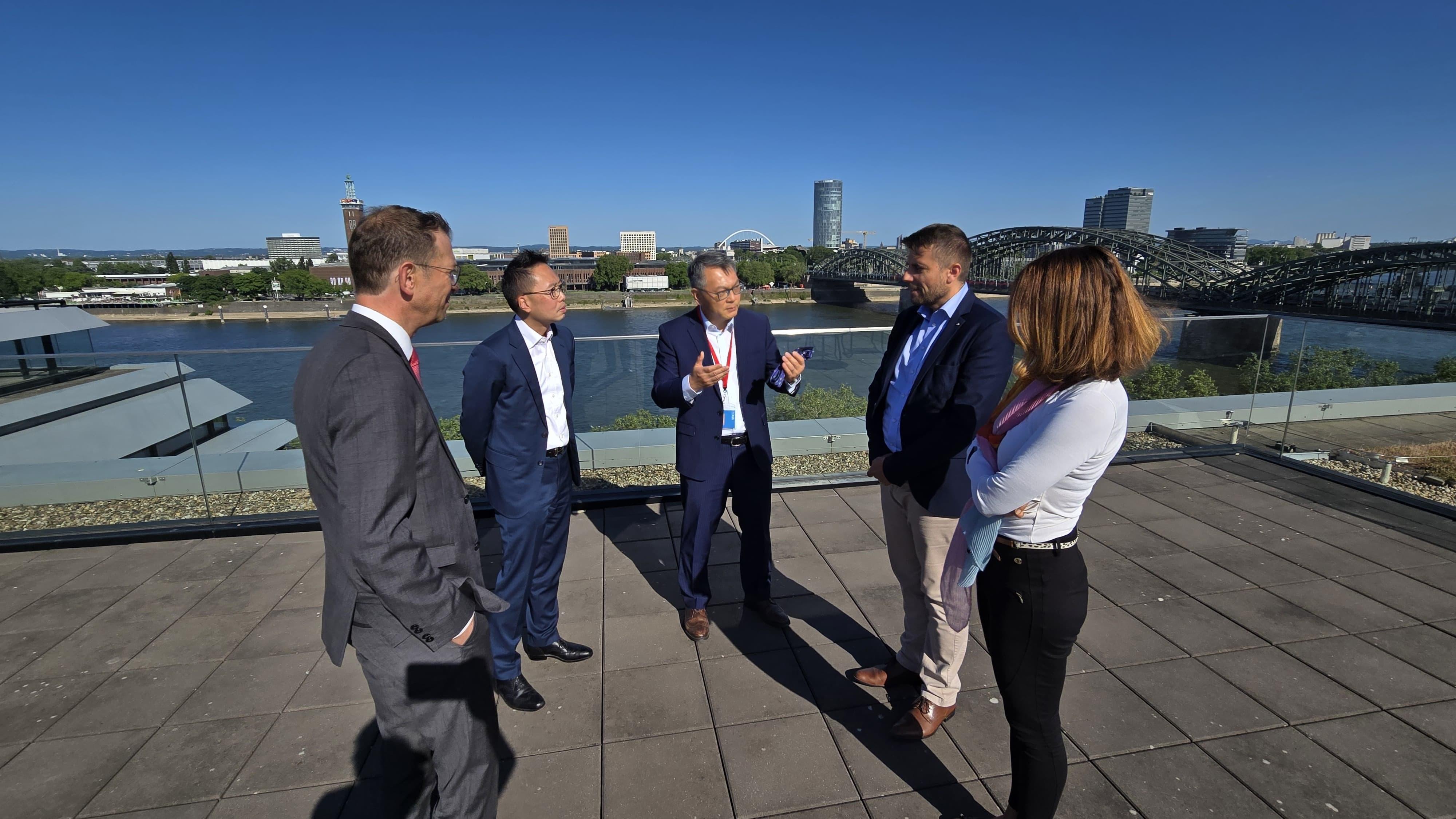 The Director-General of Civil Aviation, Mr Victor Liu, led a department delegation to visit Germany from May 15 to 16. Photo shows Mr Liu (centre) exchanging views with the Executive Director of the European Union Aviation Safety Agency, Mr Florian Guillermet (second right) and other representatives in Cologne, Germany during the visit.