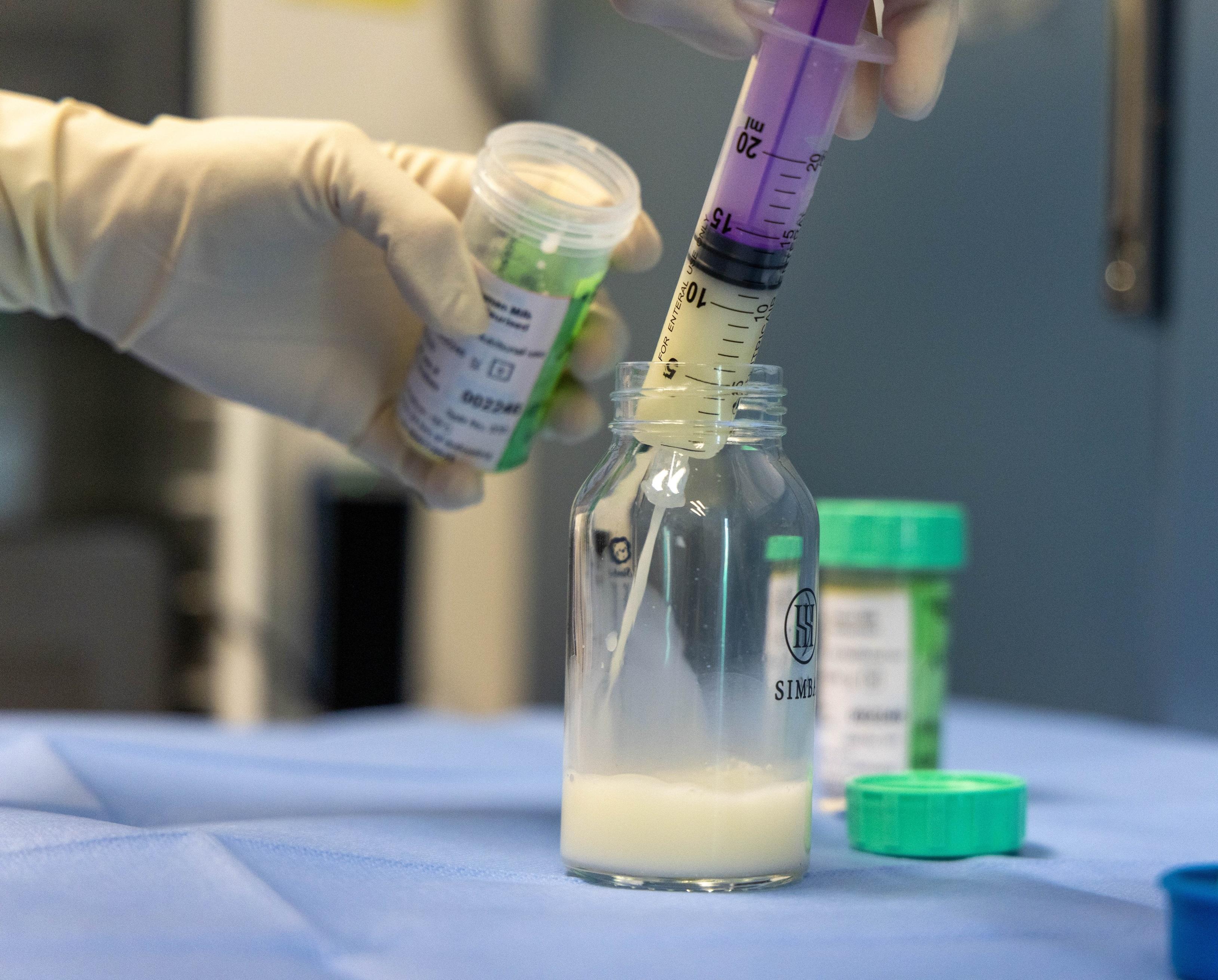 香港母乳庫投入服務以來獲社會正面迴響。經香港母乳庫嚴謹處理的捐贈母乳供應至全港九間設有新生兒深切治療部的公立醫院後，醫護團隊會按每名受惠嬰兒的需要，處方合適份量母乳。