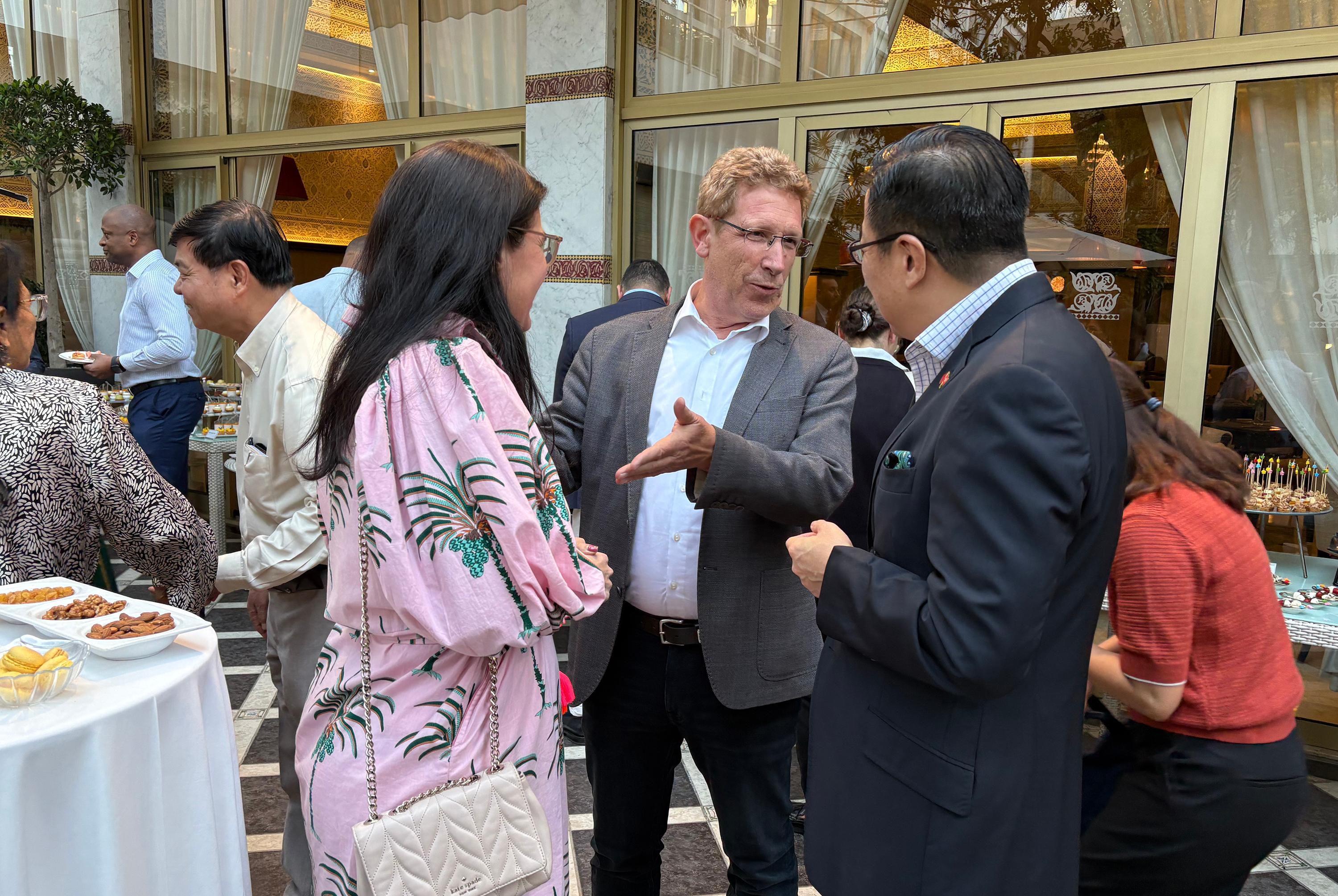 During his stay in Morocco, the Ombudsman, Mr Jack Chan (first right), attended the Board Meeting of the International Ombudsman Institute (IOI) and exchanged views and ideas with major IOI members.