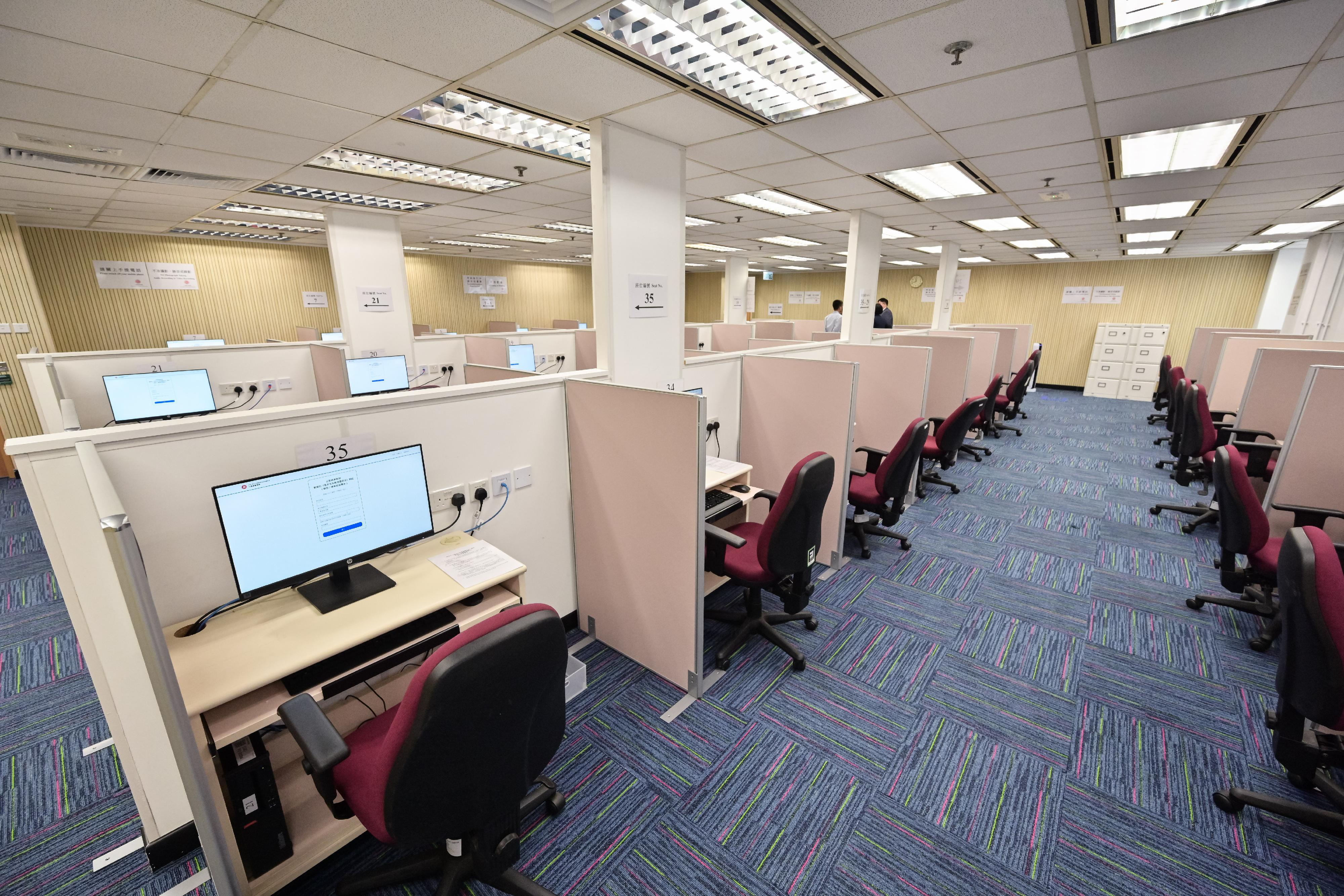 The Civil Service Bureau (CSB) will launch the Digitalised Basic Law and National Security Law Test (BLNST) (Degree/Professional Grades), which prospective applicants can apply for through the online application system on the CSB website starting from tomorrow (May 21) at 9am for the examination to be held from May 23 onwards. Photo shows the BLNST room.