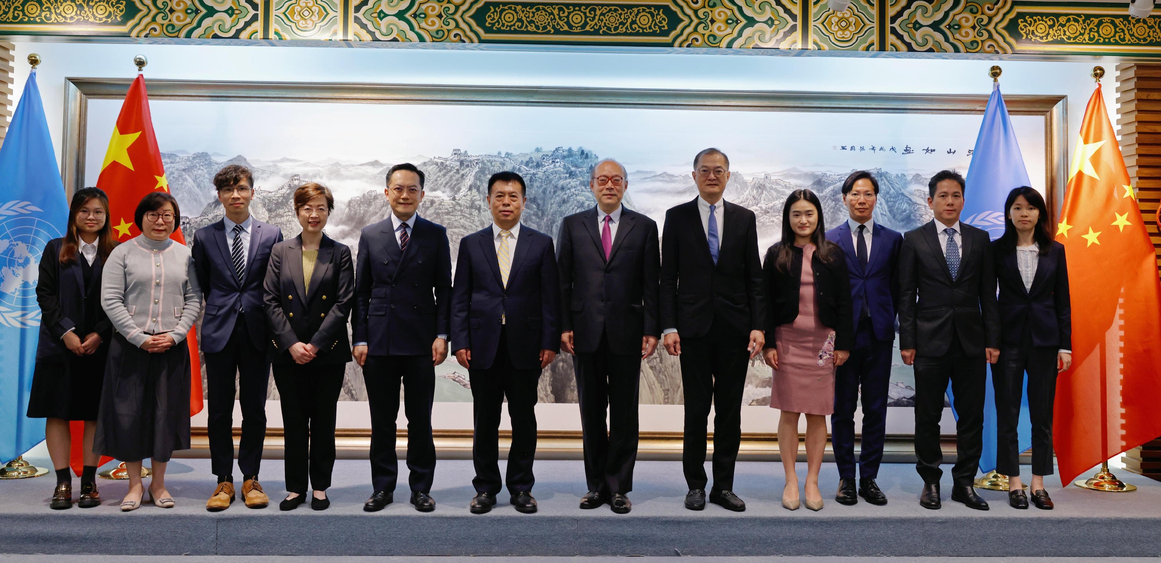 The Secretary for Health, Professor Lo Chung-mau, met with the Minister of the National Health Commission, Mr Lei Haichao, and the Ambassador Extraordinary and Plenipotentiary, Permanent Representative of the People's Republic of China to the United Nations Office at Geneva and other International Organizations in Switzerland, Mr Chen Xu, in Geneva, Switzerland on May 18 (Geneva time). Photo shows Mr Lei (sixth left); Mr Chen (sixth right); Professor Lo (fifth right); the Director of Health, Dr Ronald Lam (fifth left) and other members of the Hong Kong delegation.