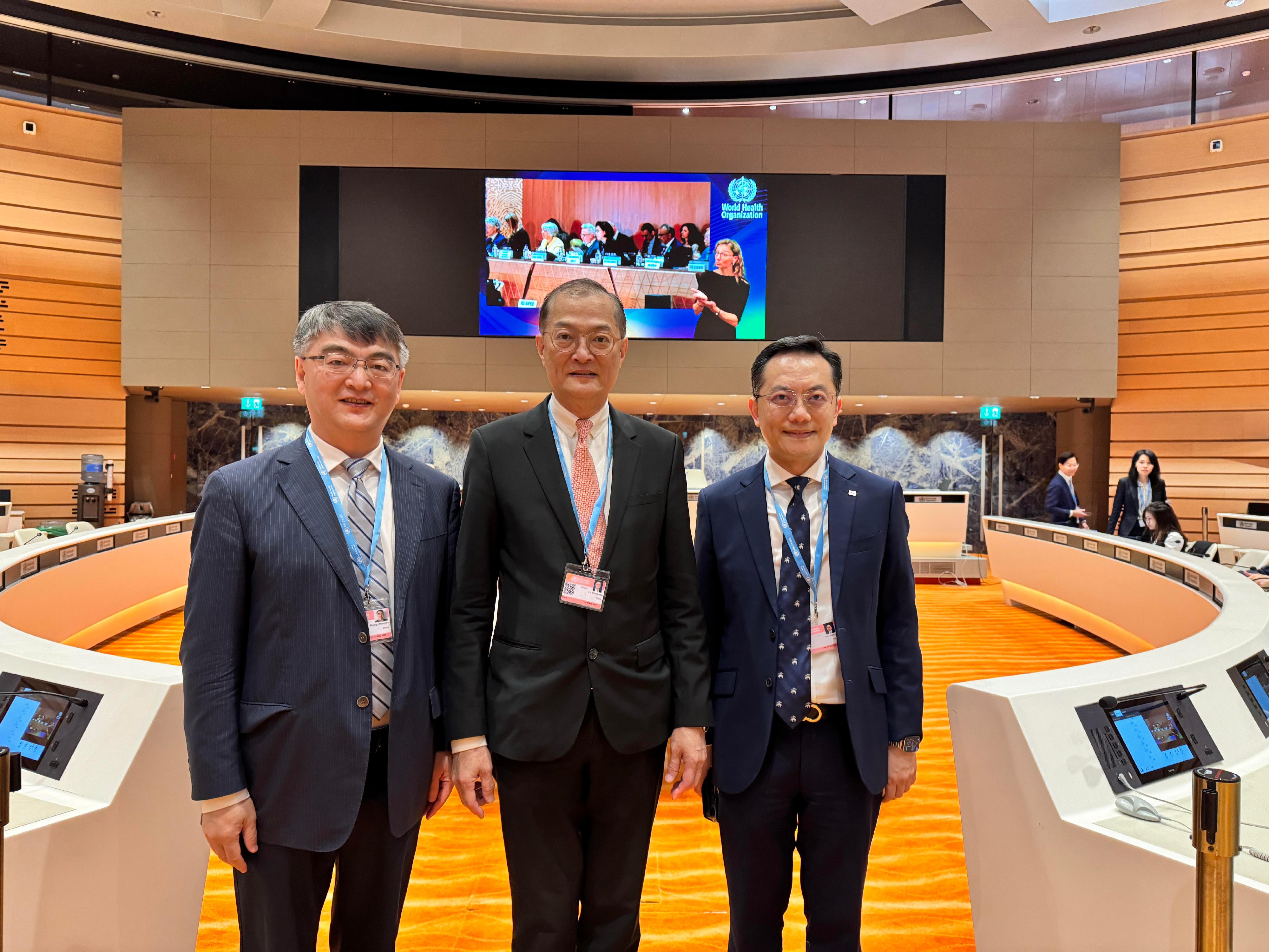 The Secretary for Health, Professor Lo Chung-mau, and the Director of Health, Dr Ronald Lam, attended the 78th World Health Assembly of the World Health Organization as members of the Chinese delegation in Geneva, Switzerland, yesterday (May 19, Geneva time). Photo shows Professor Lo (centre) and Dr Lam (right) taking picture with the Supervisor of the Department of Health Science, Technology and Education of the National Health Commission, Mr Zheng Zhongwei (left).