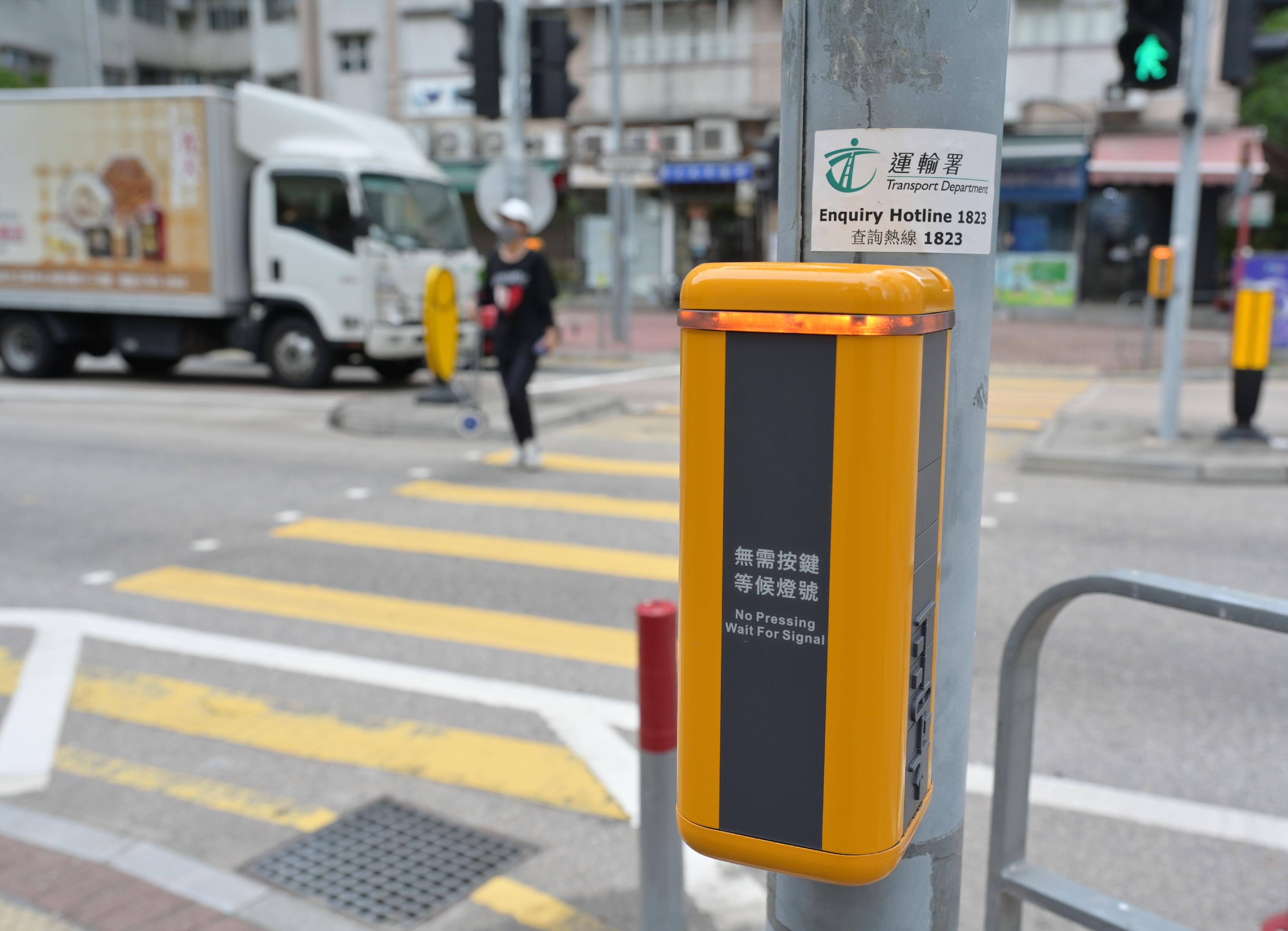 The Transport Department today (May 20) announced the territory-wide gradual renewal of electronic audible traffic signals (eATS) at signalised crossings. People-oriented new features have been incorporated to provide convenience for visually impaired persons and other members of the public. Photo shows the new eATS without a pedestrian push button.