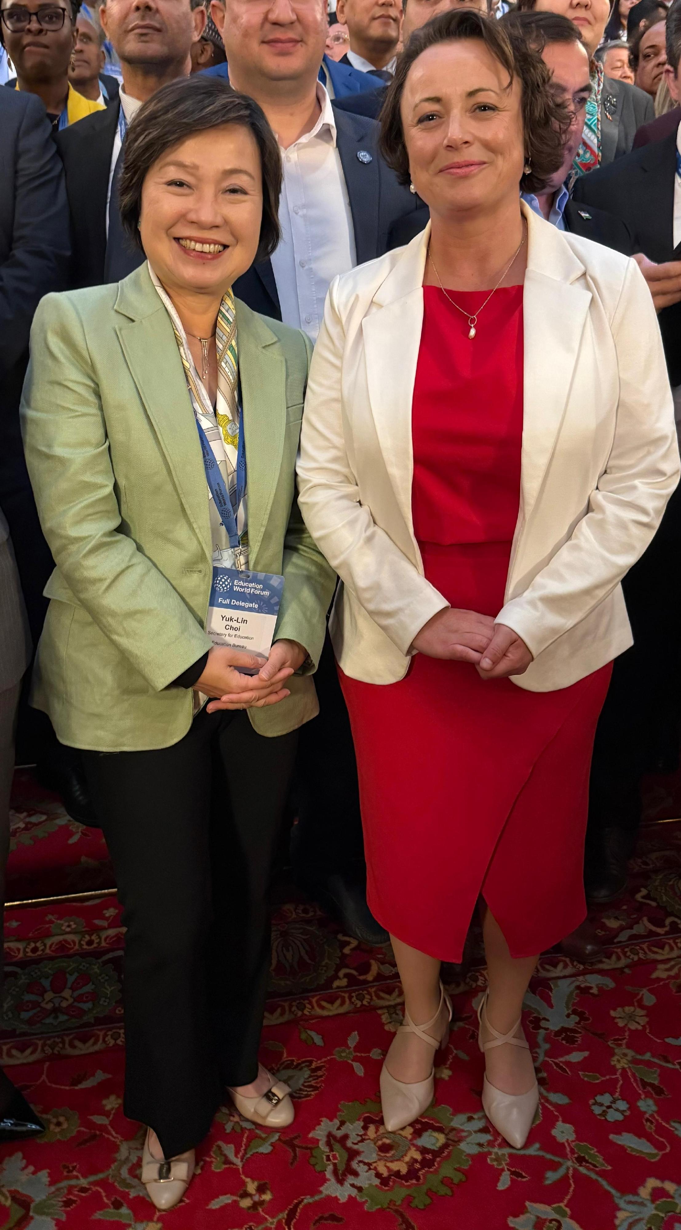 The Secretary for Education, Dr Choi Yuk-lin, attended the Education World Forum 2025 in London, the United Kingdom (UK), on May 19 (London time) and met with the Minister of State (Minister for School Standards) at the Department for Education of the UK, Ms Catherine McKinnell. Photo shows Dr Choi (left) and Ms McKinnell (right).