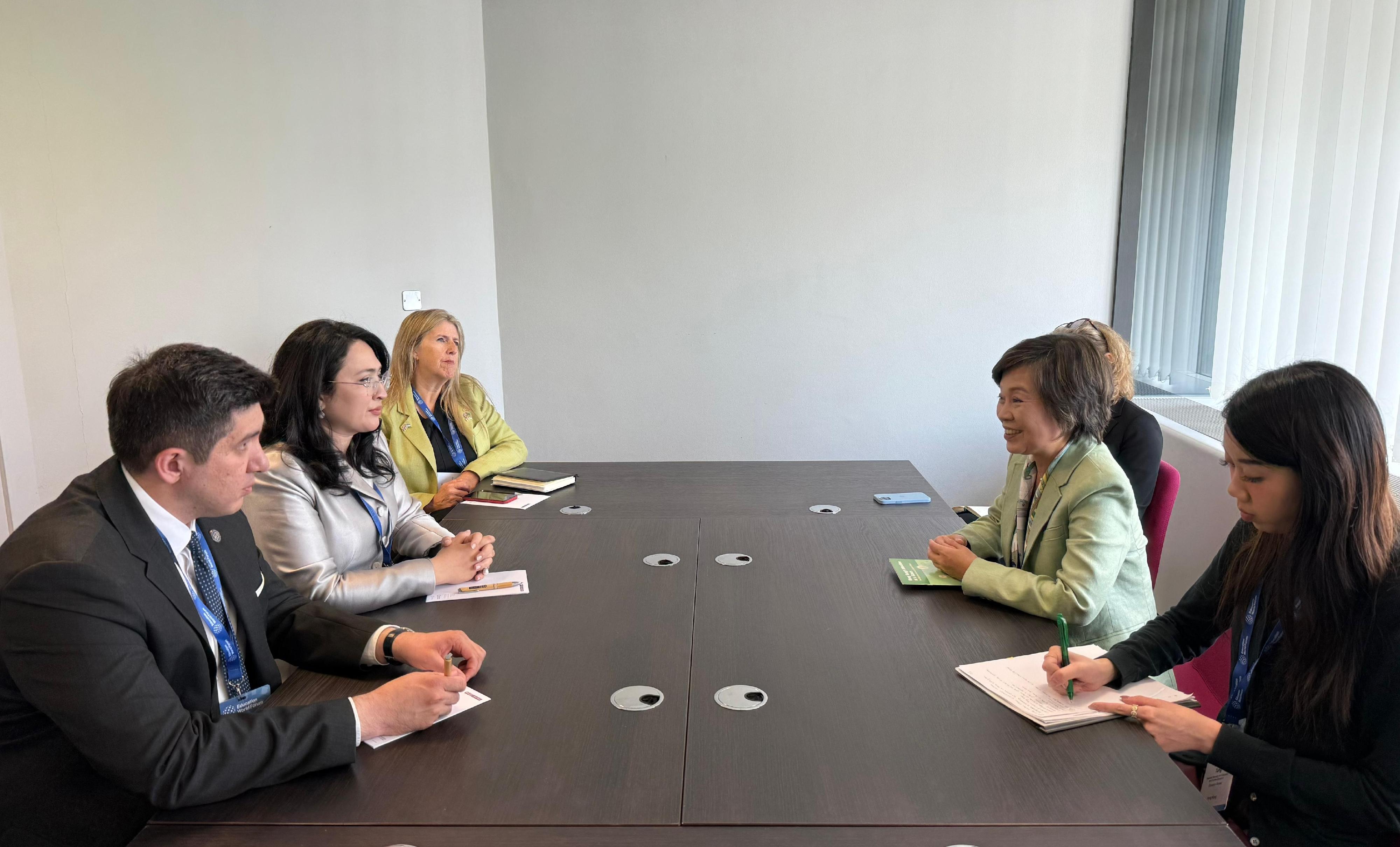 The Secretary for Education, Dr Choi Yuk-lin, attended the Education World Forum 2025 in London, the United Kingdom, on May 19 (London time). Photo shows Dr Choi (second right) meeting with the Minister of the Preschool and School Education of Uzbekistan, Ms Khilola Umarova (second left).