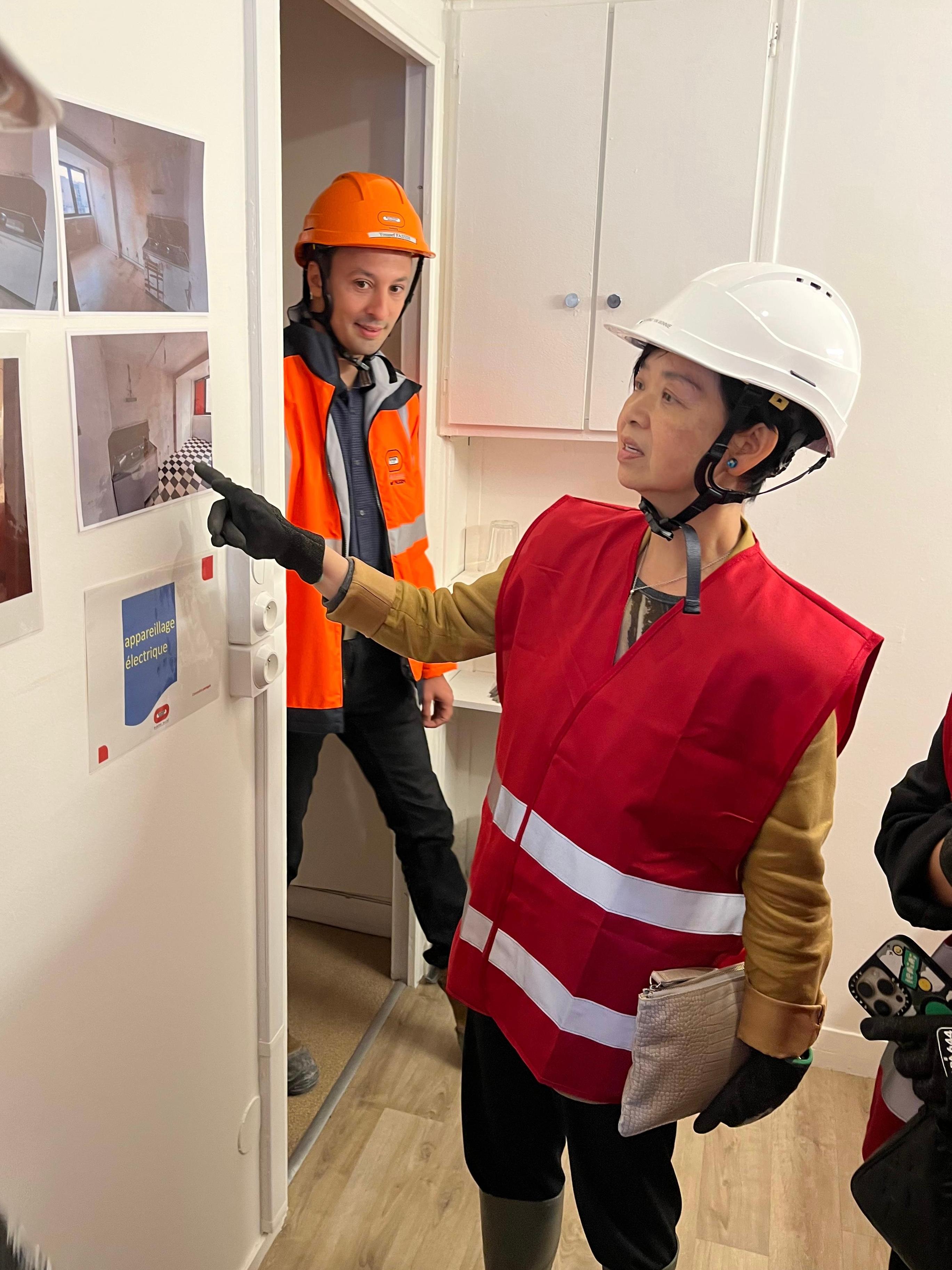 The Secretary for Housing, Ms Winnie Ho, began her visit to Paris, France, yesterday (May 19, Paris time). Photo shows Ms Ho (right) visiting a social housing project in the morning, which is undergoing renovation and will be upgraded into an energy saving and environmentally friendly building. She learned about the city's ways to minimise the impacts of the works on the residents while they remain in place during the renovation.