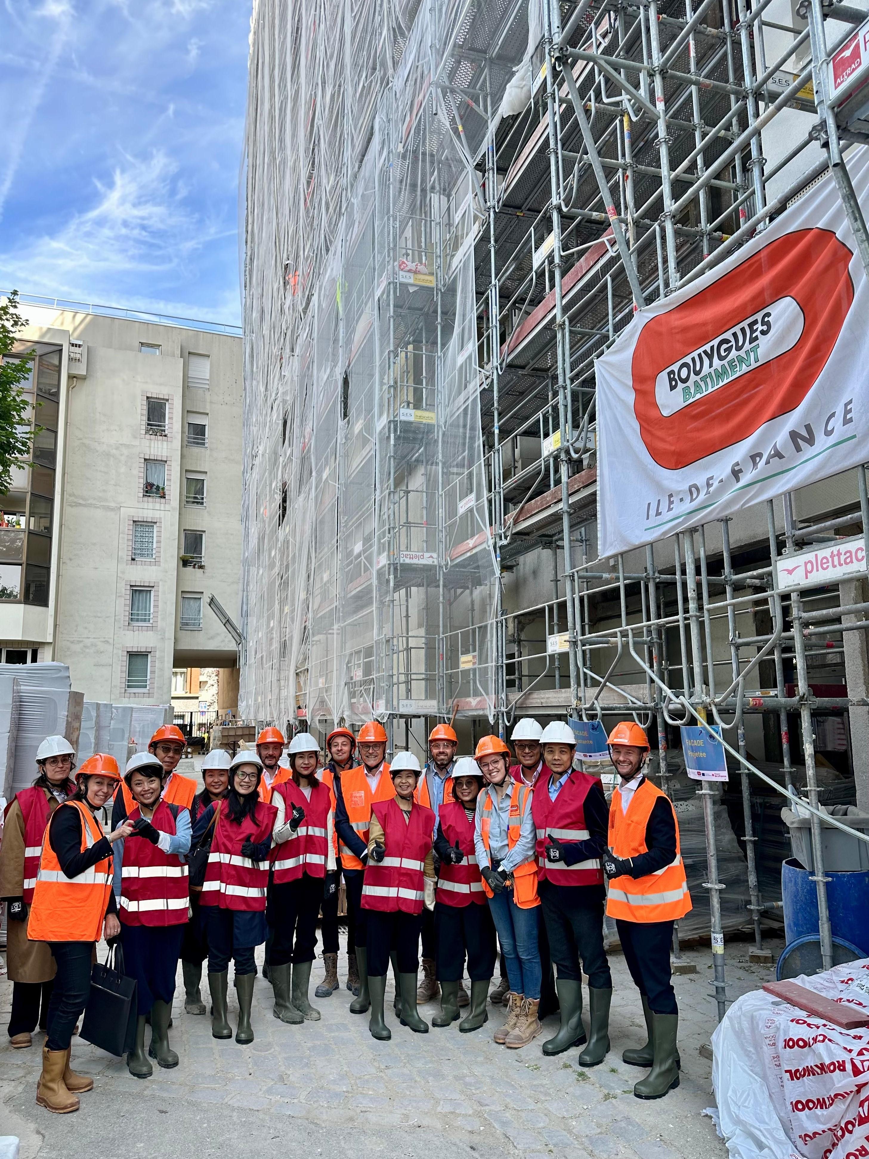 The Secretary for Housing, Ms Winnie Ho, began her visit to Paris, France, yesterday (May 19, Paris time). Photo shows Ms Ho (front row, fifth right) visiting a social housing project in the morning, which is undergoing renovation and will be upgraded into an energy saving and environmentally friendly building. She learned about the city's ways to minimise the impacts of the works on the residents while they remain in place during the renovation. 