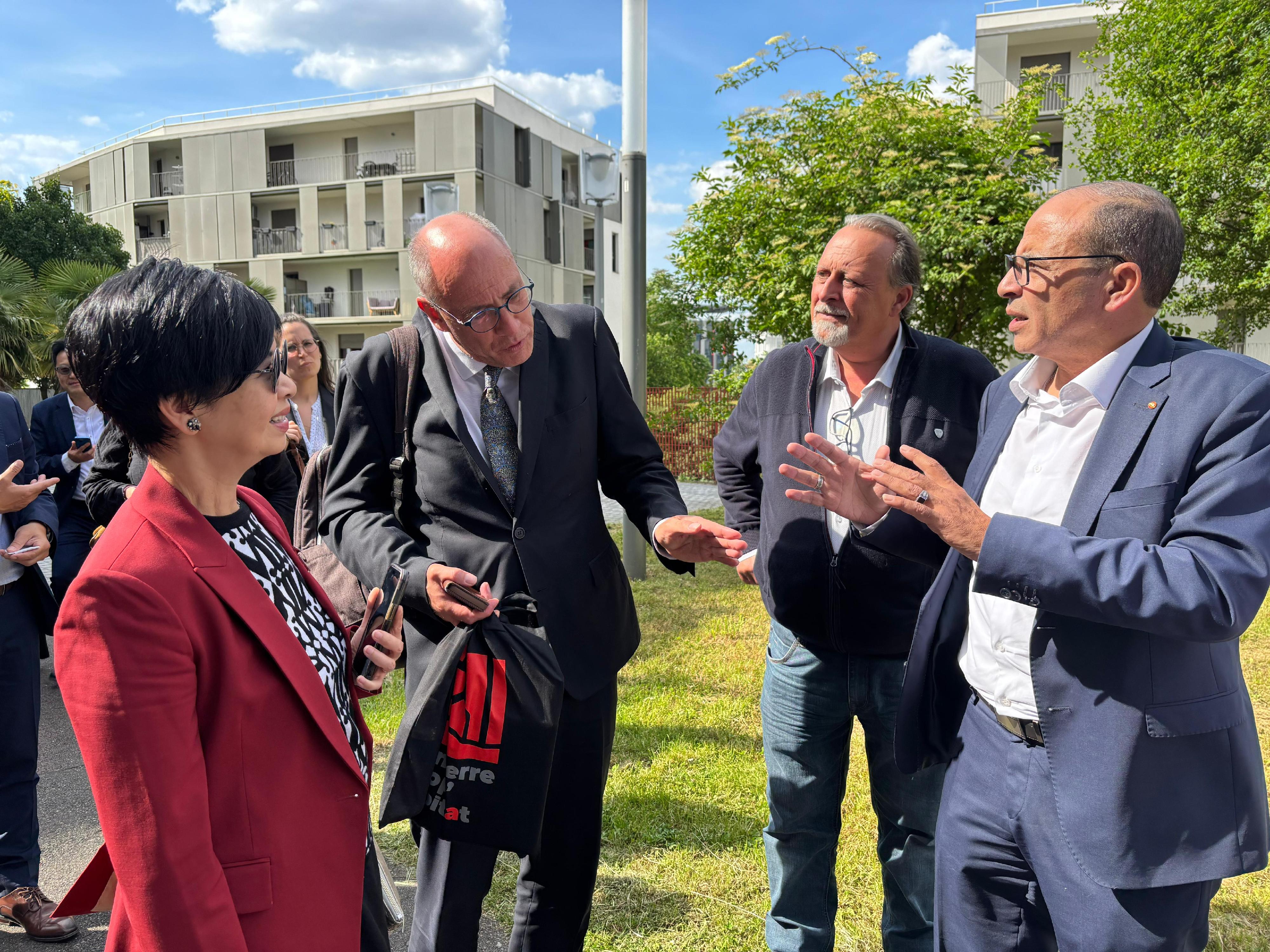 The Secretary for Housing, Ms Winnie Ho, continued her visit to Paris, France, yesterday (May 20, Paris time). Photo shows Ms Ho (first left) visiting Ecoquartier Nanterre Université, an eco-neighbourhood in Paris.
