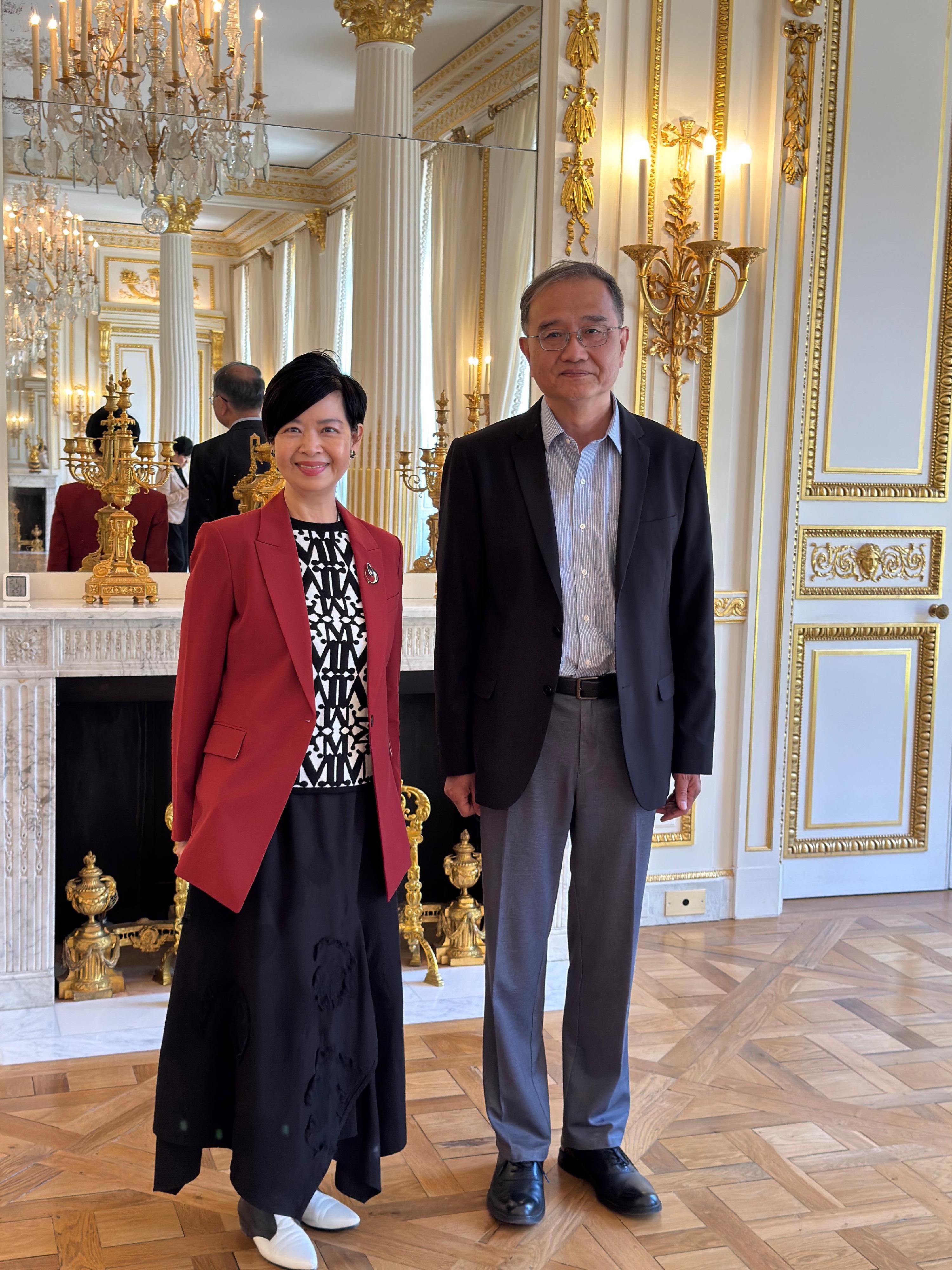 The Secretary for Housing, Ms Winnie Ho, continued her visit to Paris, France, yesterday (May 20, Paris time). Photo shows Ms Ho (left) calling on the Chinese Ambassador to France, Mr Deng Li (right), to share Hong Kong's latest housing policies and initiatives, which included promoting the development of housing construction technologies by leveraging the power of the Greater Bay Area. She also learned about Hong Kong's strengths as a "super connector" and a highly international city during the conversation with the Ambassador.