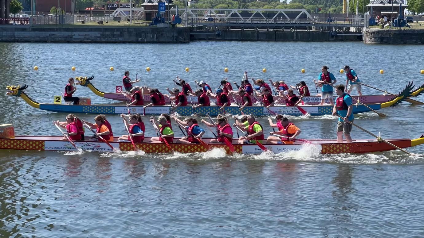 Organised by Rotary Antwerp International and Rotary Antwerp West, the Hong Kong Dragon Boat Festival in Antwerp, Belgium on May 10 (Antwerp time) brought together some 30 dragon boat teams for a full day of spirited racing, cultural exchanges, and community celebrations.