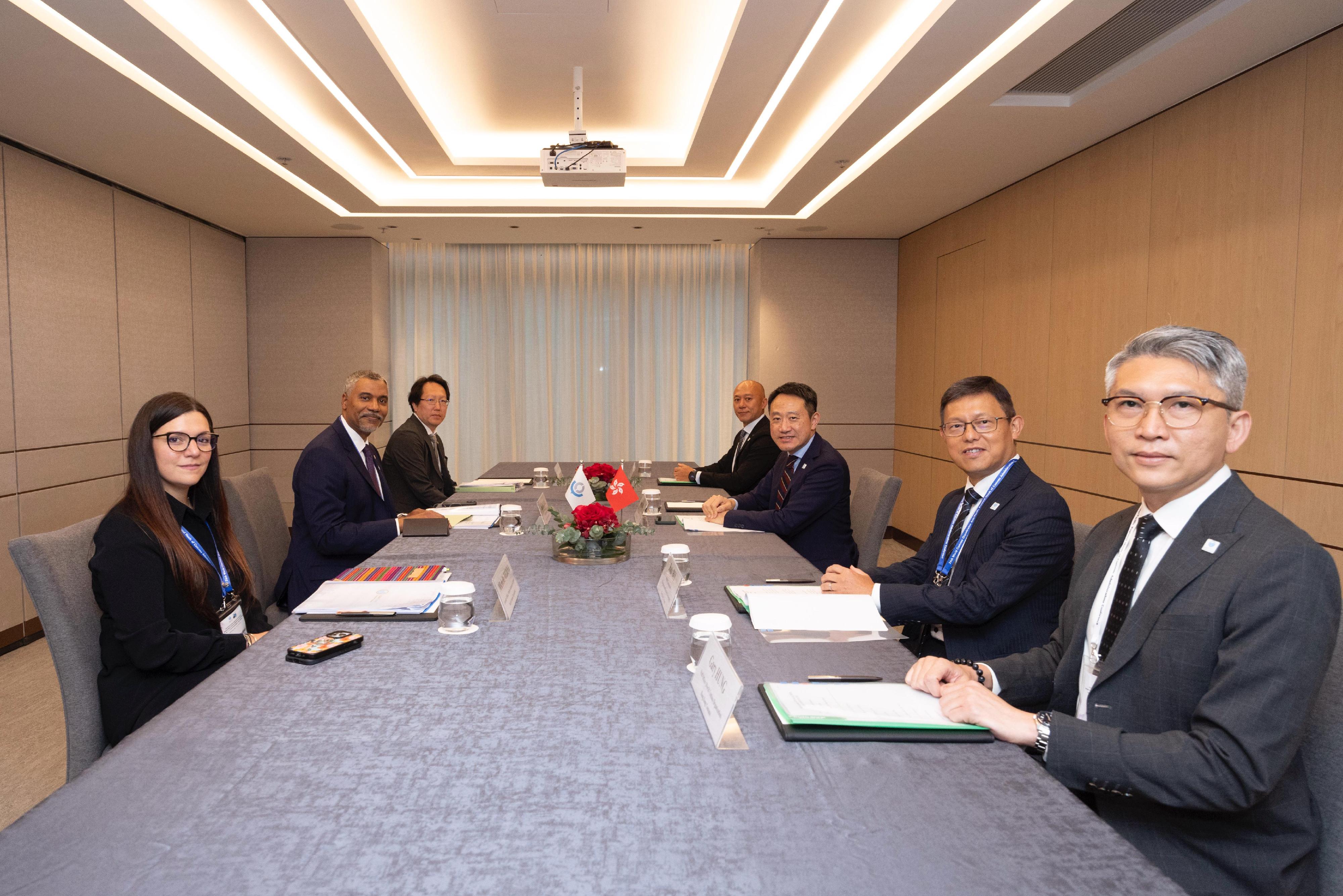 The 26th World Customs Organization (WCO) Asia/Pacific Regional Heads of Customs Administrations Conference held by Hong Kong Customs concluded today (May 22). Photo shows the Commissioner of Customs and Excise, Mr Chan Tsz-tat (third right), meeting with the Secretary General of the WCO, Mr Ian Saunders (second left), during an intersession of the Conference on May 19.
