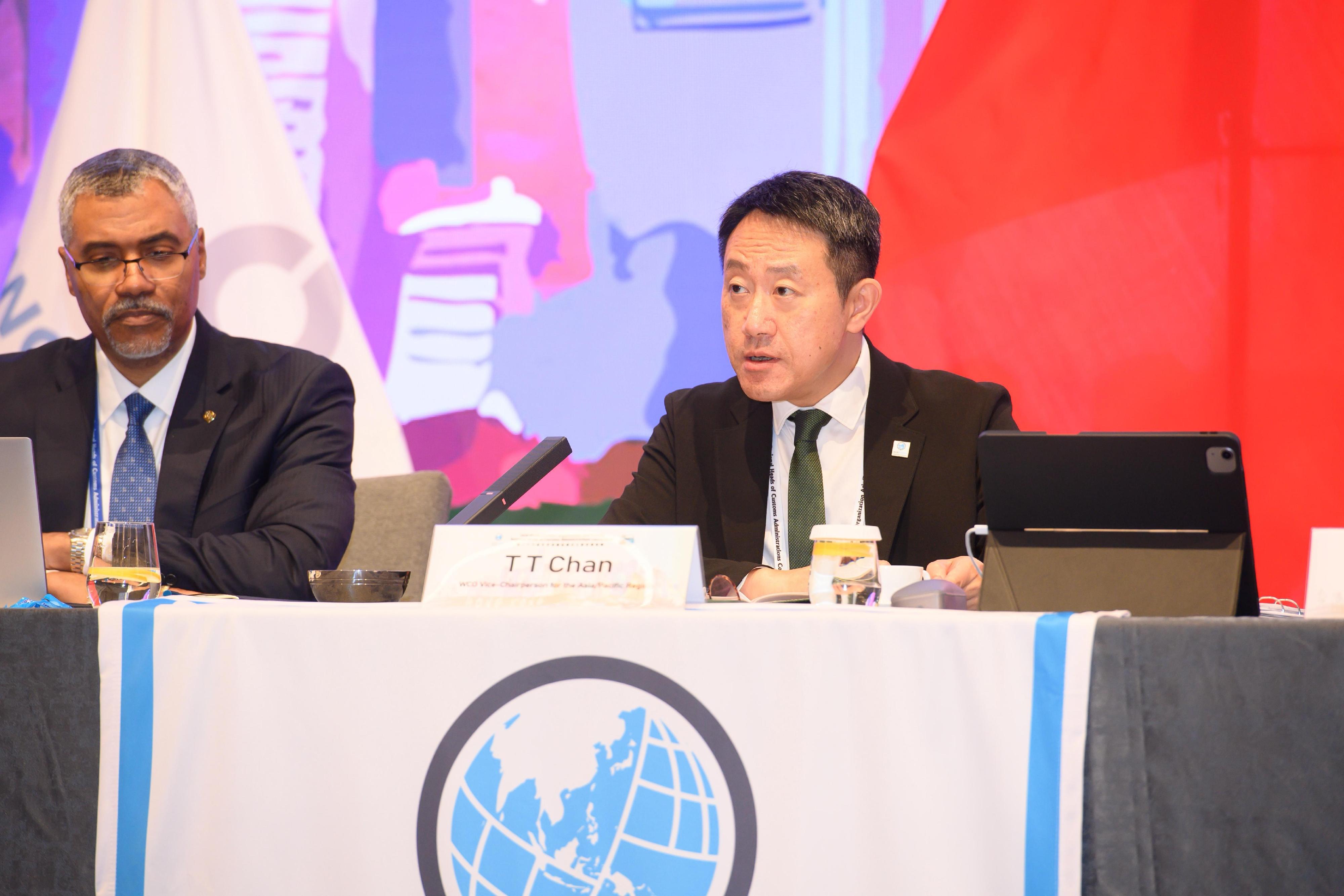 The 26th World Customs Organization Asia/Pacific Regional Heads of Customs Administrations Conference held by Hong Kong Customs concluded today (May 22). Photo shows the Commissioner of Customs and Excise, Mr Chan Tsz-tat (right), delivering his concluding remarks at the Conference.