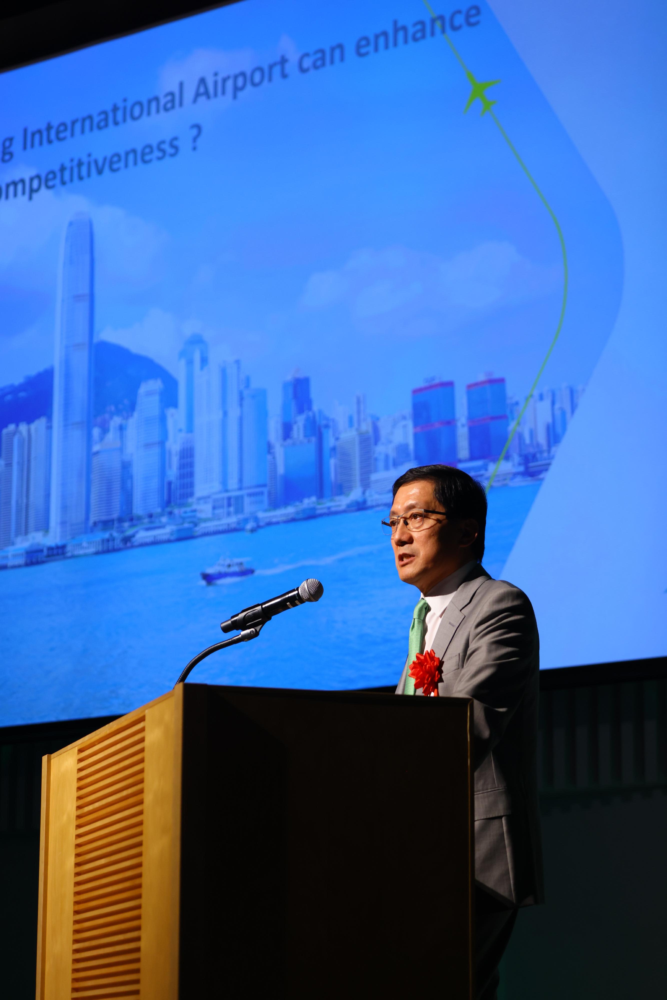香港機場管理局主席林天福昨日（五月二十二日）在日本新潟於香港駐東京經濟貿易辦事處與新潟日本香港協會聯合舉辦的「香港之夜」上作主題演講。