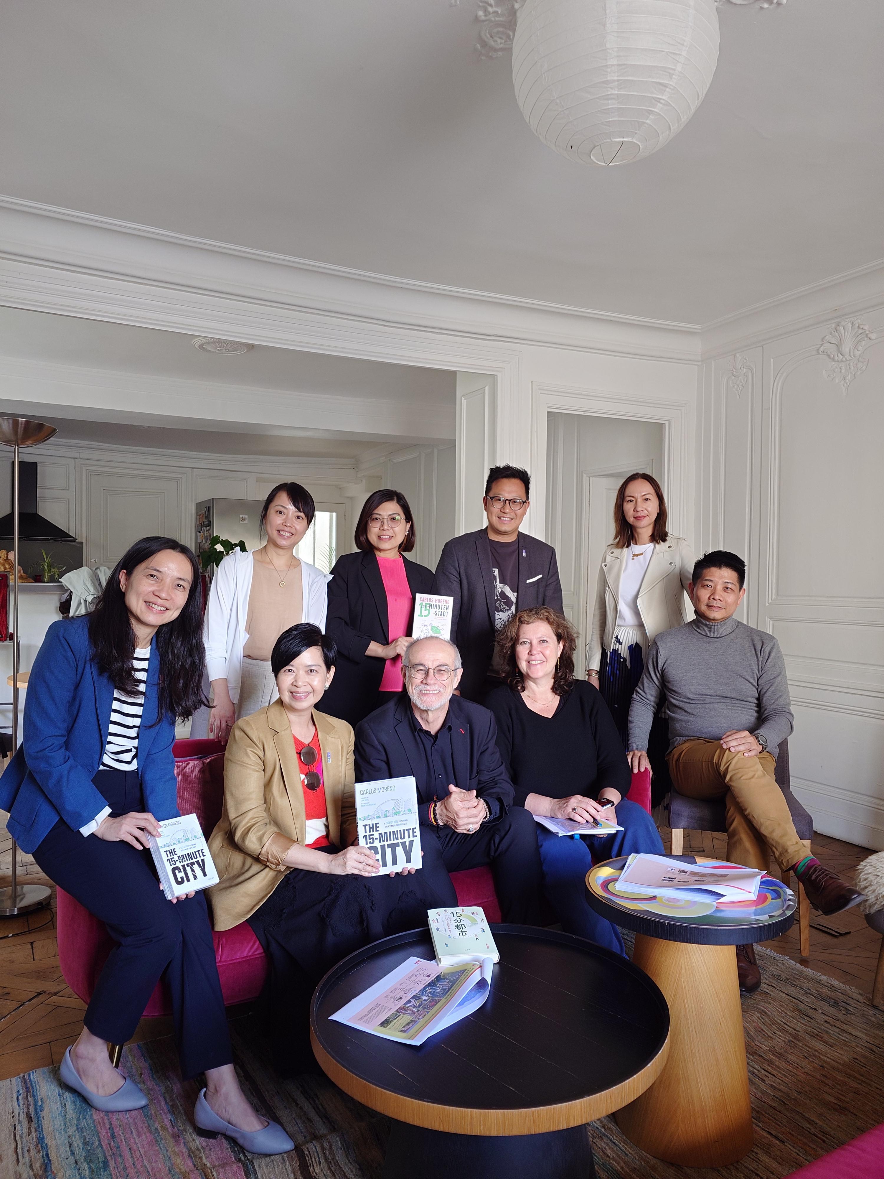 The Secretary for Housing, Ms Winnie Ho, concluded her visit to Paris, France, yesterday (May 22, Paris time). Photo shows Ms Ho (front row, second left) exchanging views with a renowned urban planner, Associate Professor of the IAE Paris Sorbonne Business School, Professor Carlos Moreno (front row, centre), and sharing her vision and thoughts on sustainable urban planning and design. 