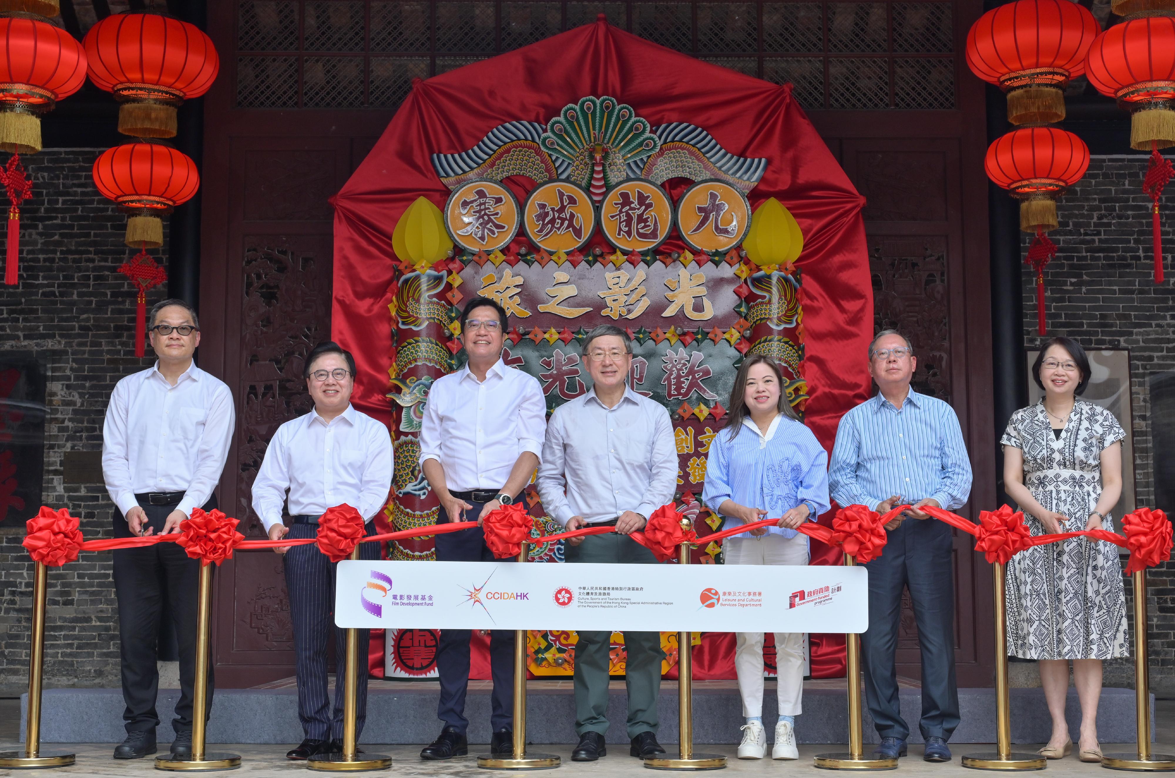 The opening ceremony of the “Kowloon Walled City: A Cinematic Journey” Movie Set Exhibition was held at the Kowloon Walled City Park today (May 23). Photo shows the officiating guests, namely the Deputy Chief Secretary for Administration, Mr Cheuk Wing-hing (centre); the Deputy Financial Secretary, Mr Michael Wong (third left); the Secretary for Culture, Sports and Tourism, Miss Rosanna Law (third right); the Commissioner for Tourism, Mrs Angelina Cheung (first right); the Commissioner for Cultural and Creative Industries, Mr Victor Tsang (first left); the Chairman of the Hong Kong Film Development Council, Dr Wilfred Wong (second left); and the Chairman of the Hong Kong Tourism Board, Dr Peter Lam (second right).
