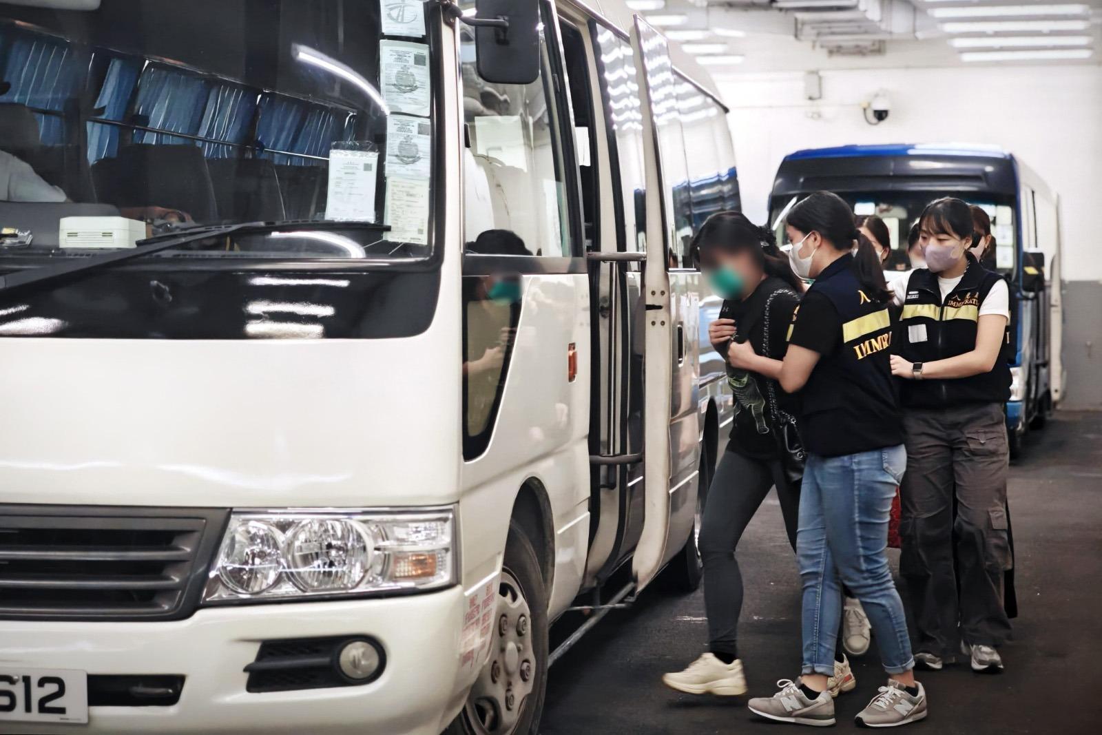 The Immigration Department (ImmD) carried out a repatriation operation today (May 23). A total of 18 Vietnamese illegal immigrants and overstayers were repatriated to Vietnam. Photo shows removees being escorted by ImmD officers to proceed from the detention place to the airport.