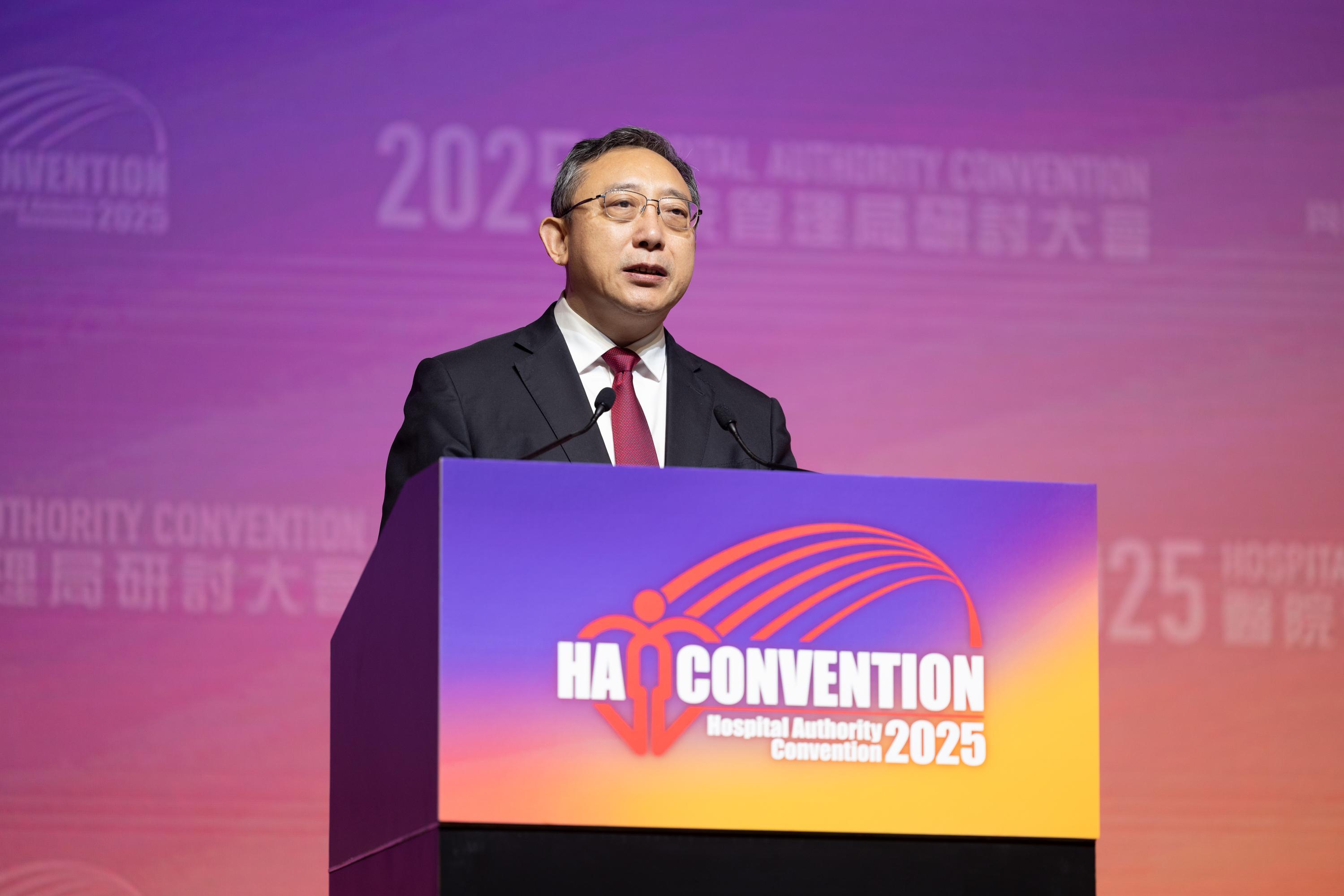 The Hospital Authority Convention 2025 begins today for three consecutive days (May 26 to 28) in both in-person and online formats. Photo shows Vice-Minister of the National Health Commission of the People's Republic of China Professor Cao Xuetao delivering a welcome address at the opening ceremony of the Convention.