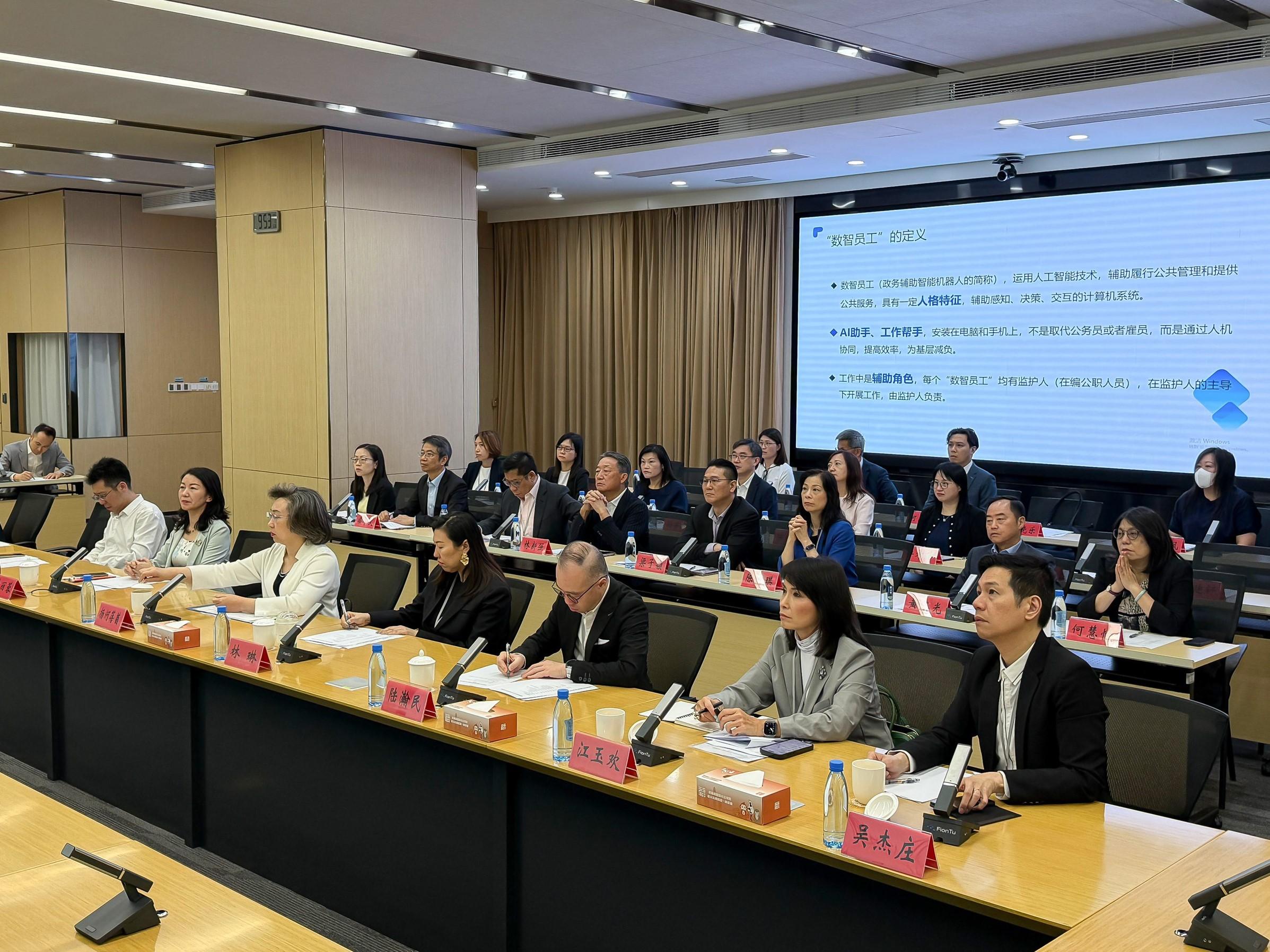 The Legislative Council (LegCo) Panel on Public Service conducted a duty visit to Shenzhen today (May 26). LegCo Members receiving a briefing by representatives of the Government Services and Data Management Bureau of the Shenzhen Municipality in Futian District on "AI digital employees".
