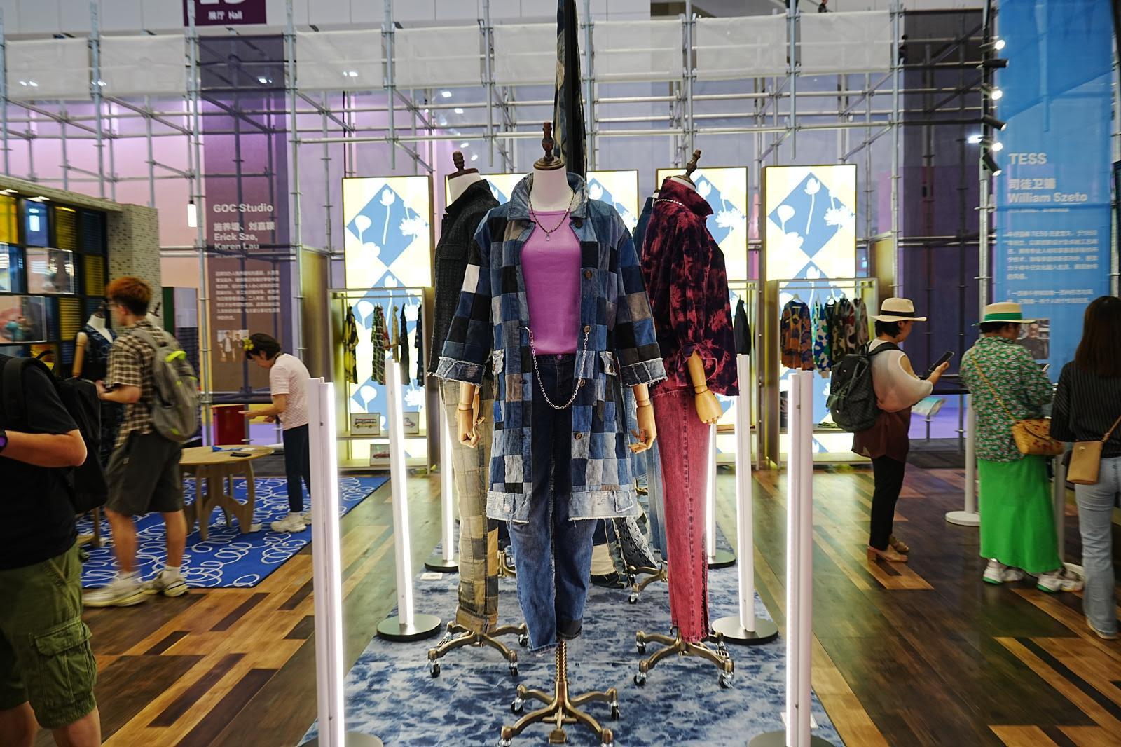 The Cultural and Creative Industries Development Agency under the Culture, Sports and Tourism Bureau led an industry delegation to participate in the 21st China (Shenzhen) International Cultural Industries Fair and sponsored the industry to set up a Hong Kong Pavilion themed "So Stylish, Hong Kong". The pavilion showcased products from 14 units of Hong Kong designers or brands, with an aim to showcase the latest achievements in Hong Kong’s cultural and creative industries. Photo shows the fashion zone.