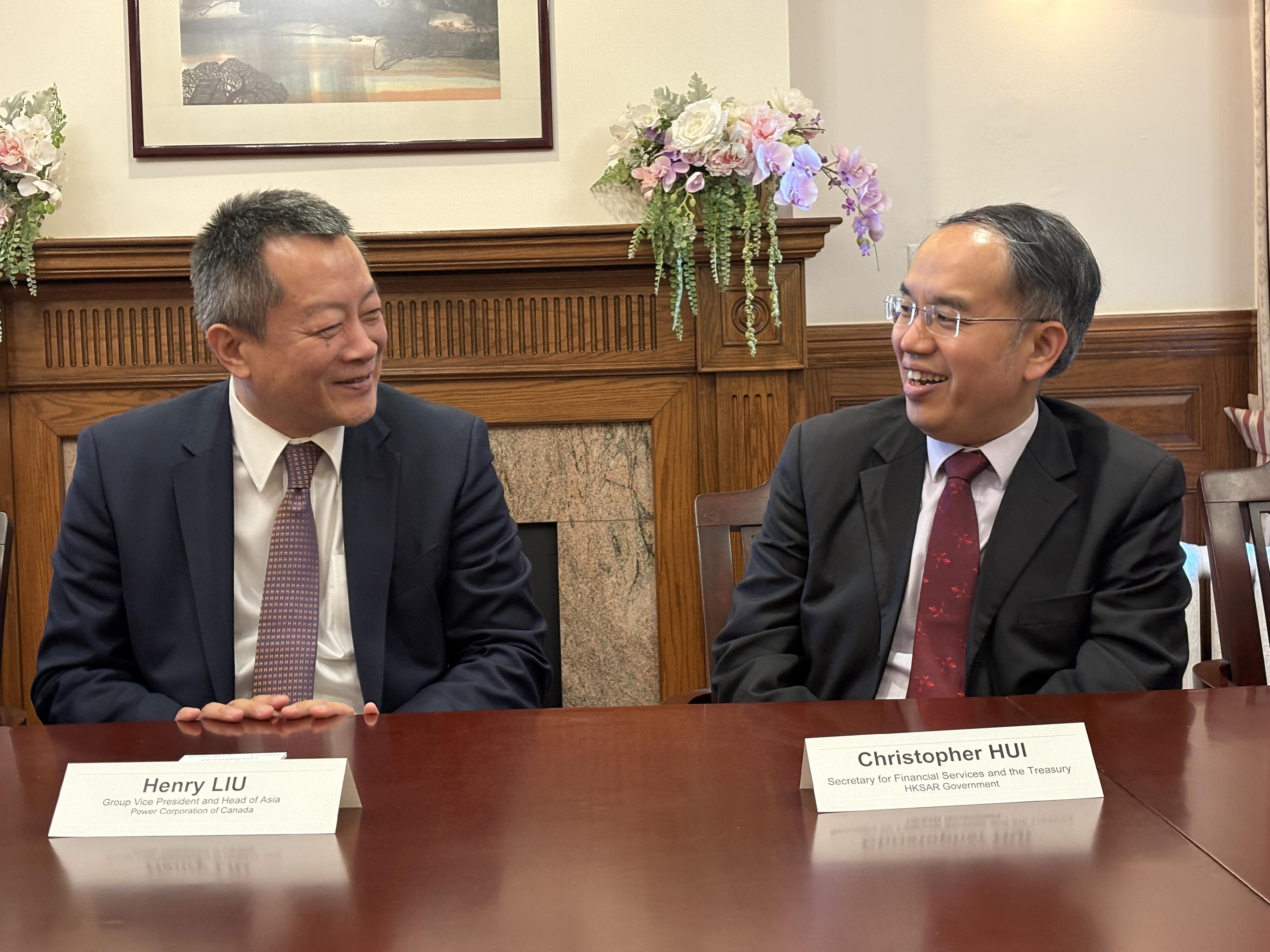 The Secretary for Financial Services and the Treasury, Mr Christopher Hui, started his five-day visit to Canada on May 26 (Toronto Time), with his first stop being Toronto. Photo shows Mr Hui (right) meeting the Group Vice President and Head of Asia, Power Corporation of Canada, Mr Henry Liu (left), to introduce to him the facilitation and concession provided by the Government to family offices looking to set up or expand their business in Hong Kong.