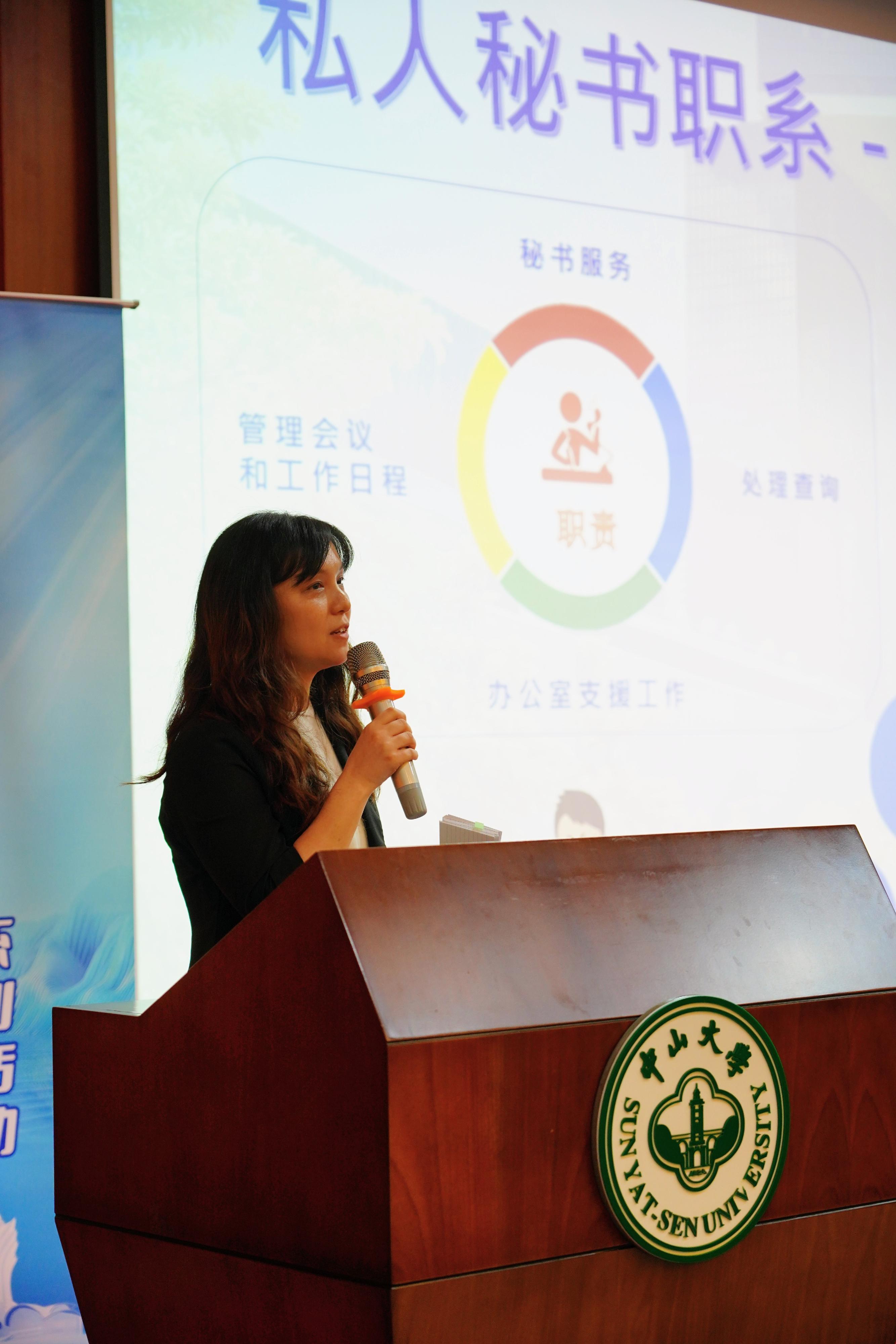 The Civil Service Bureau (CSB), together with representatives from the Civil Aviation Department, the Home Affairs Department and the Digital Policy Office, are visiting Guangzhou and Wuhan to conduct career talks at Sun Yat-sen University, Jinan University, Wuhan University and Huazhong University of Science and Technology for four consecutive days starting today (May 27), to provide Hong Kong students studying on the Mainland with information on various positions in the Hong Kong Special Administrative Region Government. Photo shows Senior Executive Officer (Clerical and Secretarial) of the General Grades Office of the CSB Miss Cynthy Chong introducing to the Hong Kong students the work, entry requirements, recruitment processes and other related information of the Clerical and Secretarial Grades and answering enquiries at the talk at Sun Yat-sen University today.