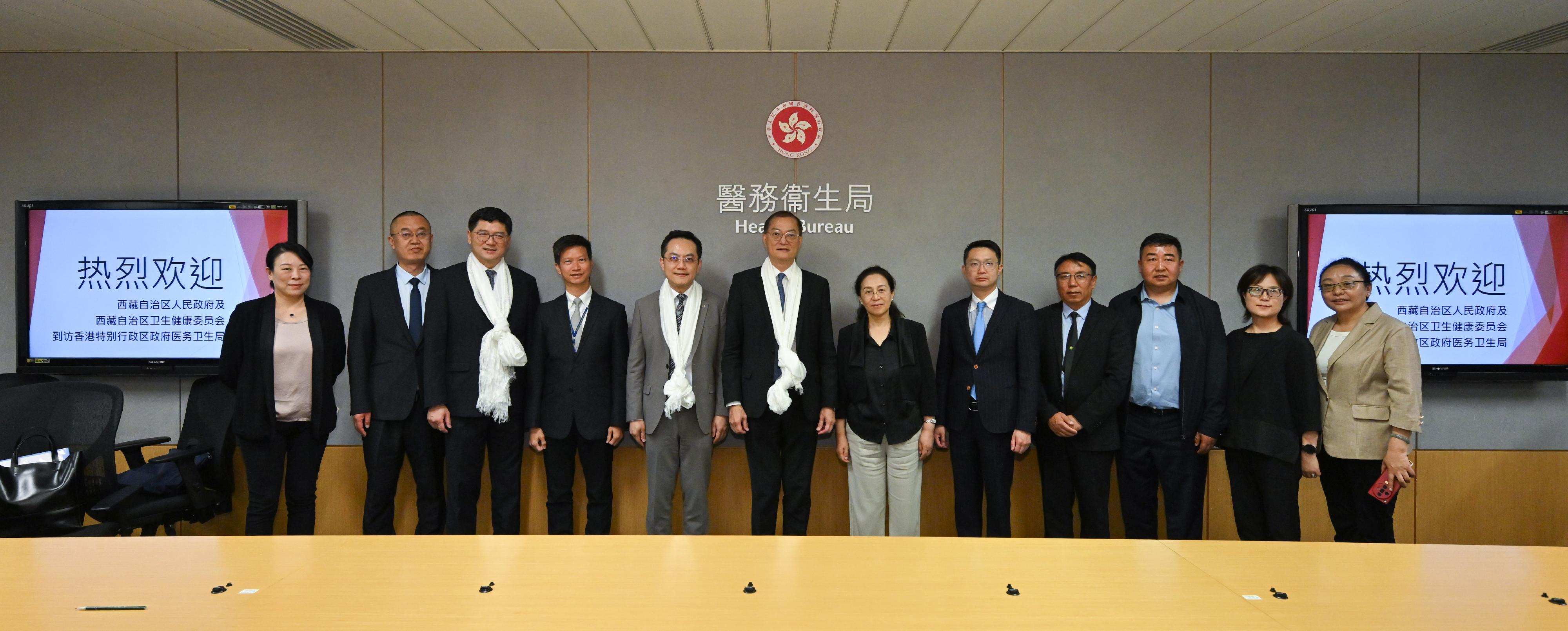 The Secretary for Health, Professor Lo Chung-mau, met with a delegation led by Vice Chairman of the People's Government of the Xizang Autonomous Region Ms Luo Mei today (May 27) to exchange views on issues including traditional medicine and the exchange of healthcare talent. Photo shows Professor Lo (sixth left); Ms Luo (sixth right); the Director of Health, Dr Ronald Lam (fifth left); the Chief Executive of the Hospital Authority, Dr Tony Ko (third left); Deputy Secretary for Health Mr Sam Hui (fourth left) and other attendees of the meeting.
