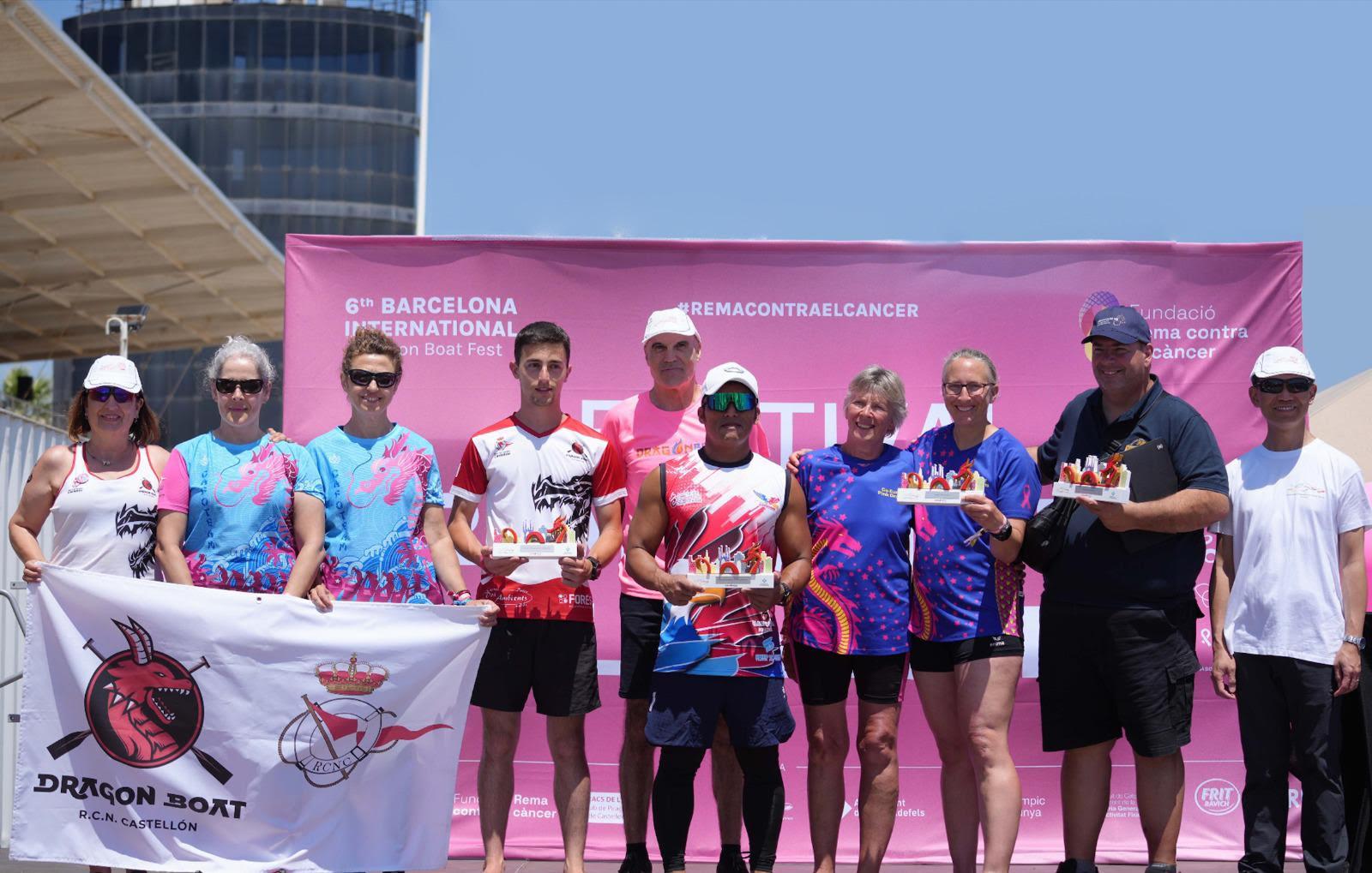 The Hong Kong Economic and Trade Office in Brussels (HKETO, Brussels) supported the sixth Barcelona International Dragon Boat Festival (Festival) held from May 23 to 25 (Barcelona Time) in Castelldefels, Barcelona in Spain. Photo shows the Assistant Representative of HKETO, Brussels (first right), Mr Paul Leung, distributing four trophies to the winning teams in the "Hong Kong Economic and Trade Office award giving ceremony" on May 25 (Barcelona Time).
