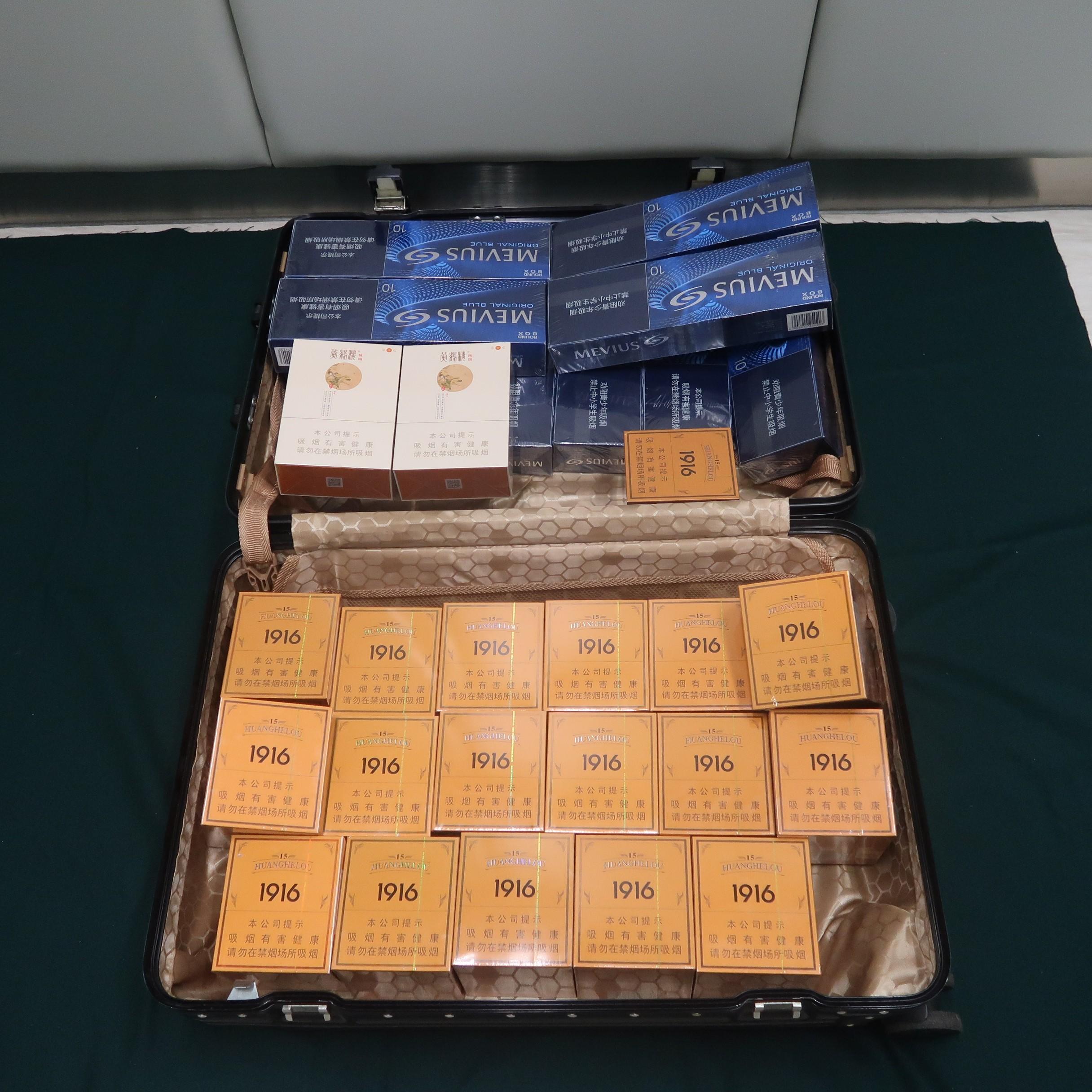 An incoming male passenger was sentenced to four weeks' imprisonment and fined $800 at the Kowloon City Magistrates' Courts today (May 28) for possessing duty-not-paid cigarettes and failing to declare it to Customs Officers, in contravention of the Dutiable Commodities Ordinance. Photo shows the duty-not-paid cigarettes seized from a suitcase carried by the male passenger.