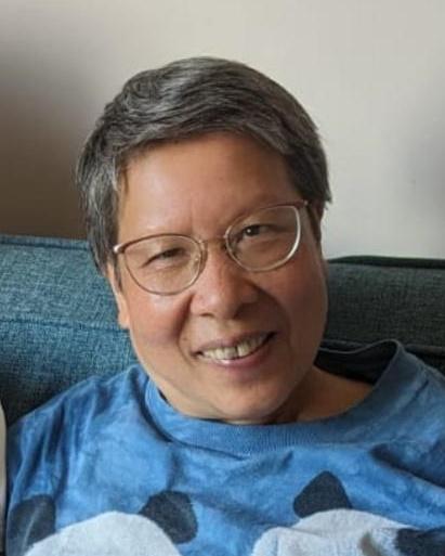 Lung Wai-yan, aged 64, is about 1.65 metres tall, 70 kilograms in weight and of medium build. She has a long face with yellow complexion and short grey hair. She was last seen wearing a black dress, white slippers and carrying a black suitcase.

