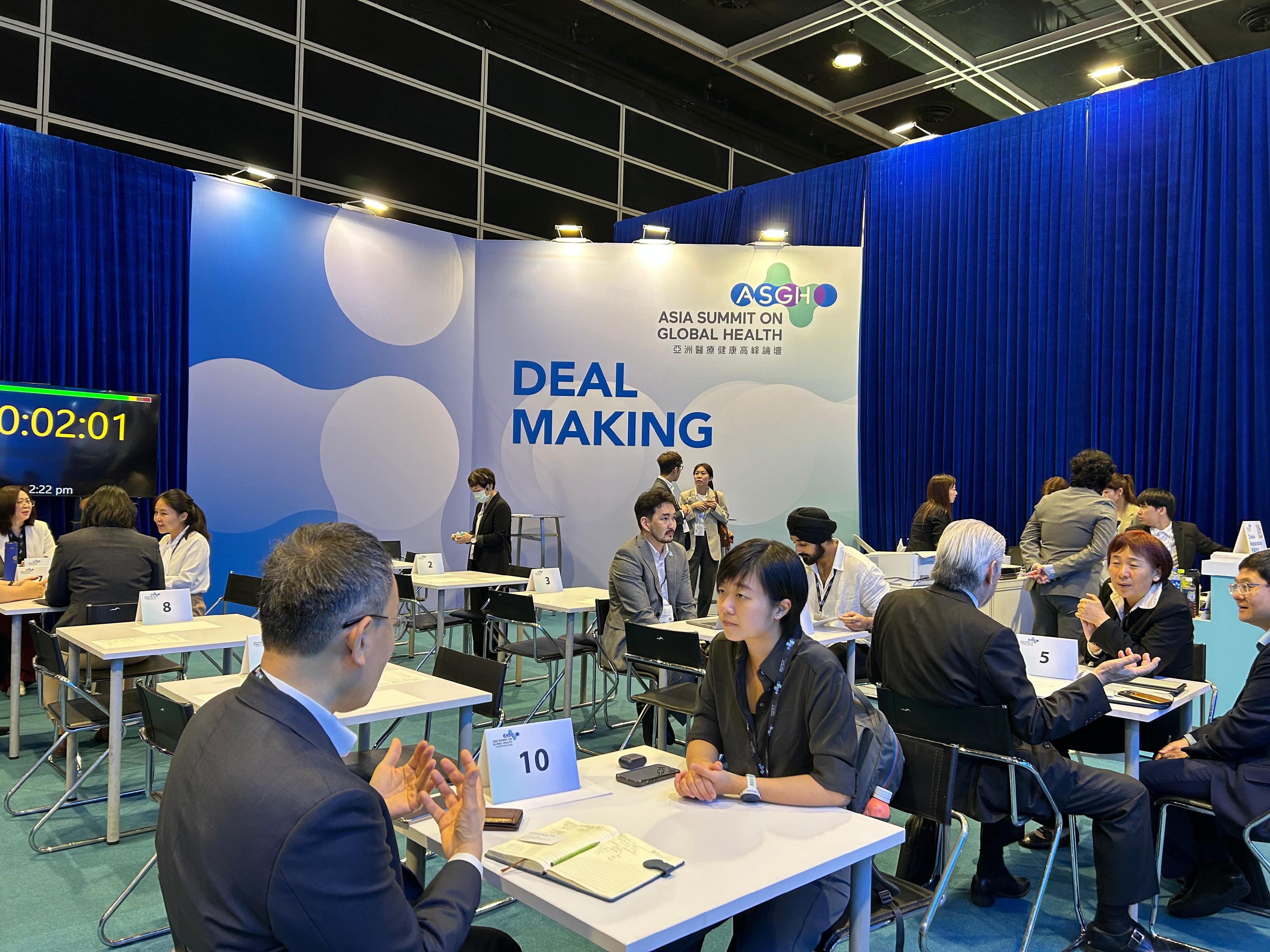 Invest Hong Kong and the Hong Kong Economic and Trade Office (Tokyo) jointly organised a business mission comprising 13 delegates from Japanese medical and life science companies to visit Hong Kong from May 25 to 28 to understand Hong Kong's healthcare market and explore business opportunities in Hong Kong. The mission delegates joined the Asia Summit on Global Health organised by the Hong Kong Trade Development Council on May 26 and 27 and attended the deal-making session to meet potential investors, investees and business partners.