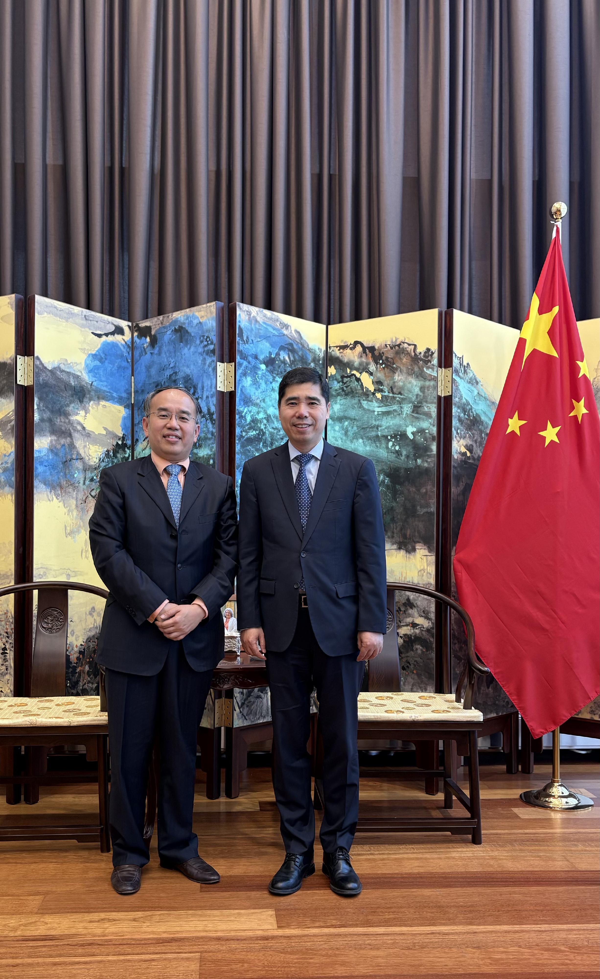 The Secretary for Financial Services and the Treasury, Mr Christopher Hui (left), paid a courtesy call to the Chinese Ambassador to Canada, Mr Wang Di (right), in Ottawa, Canada, on May 28 (Ottawa time).