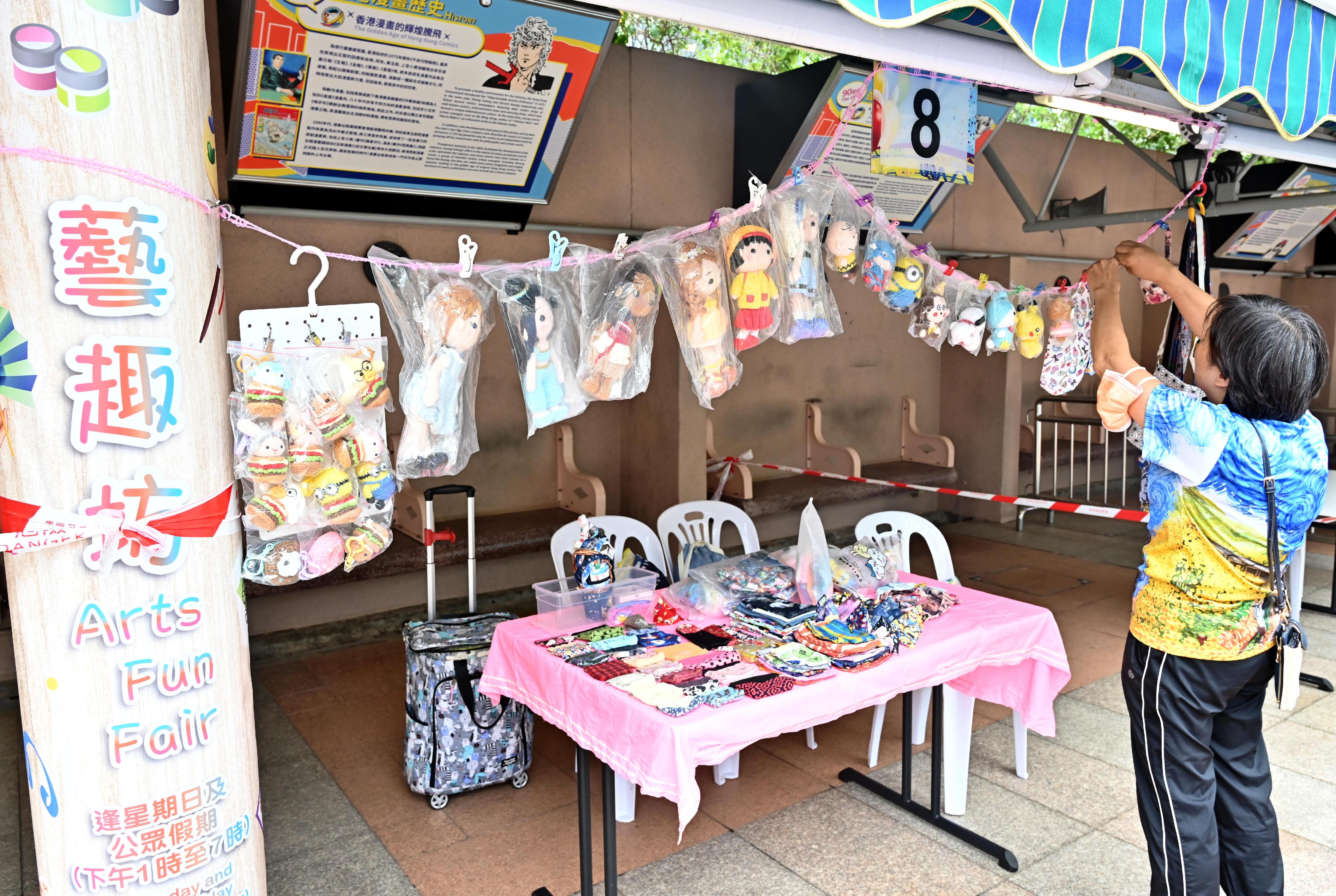 A new phase of the Arts Fun Fair at Kowloon Park, managed by the Leisure and Cultural Services Department, will be held on Sundays and public holidays from June 1 until May 31 next year. There will be 13 stalls displaying and selling craftworks as well as providing arts services.