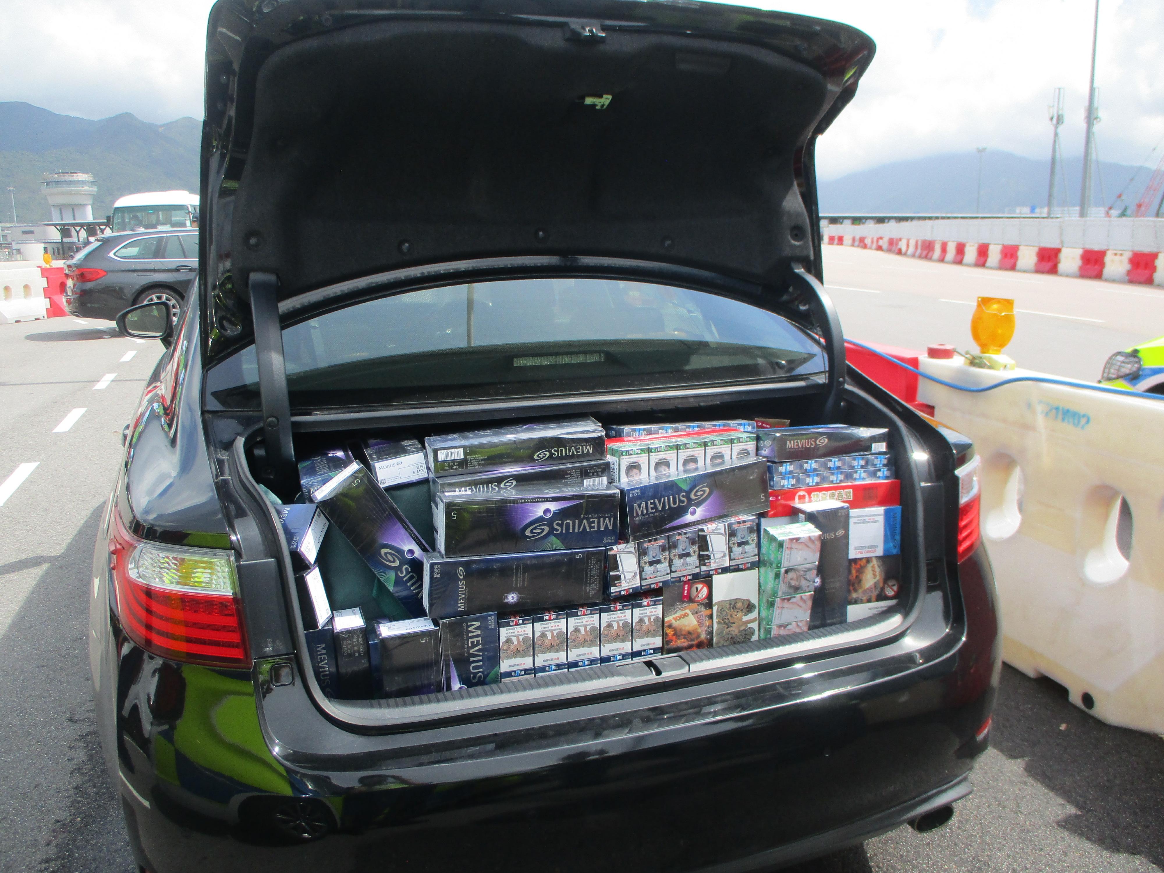 A 58-year-old man was sentenced to eight months' imprisonment at the West Kowloon Magistrates' Courts today (May 30) for importing duty-not-paid cigarettes, in contravention of the Dutiable Commodities Ordinance. Photo shows the suspected duty-not-paid cigarettes concealed in the boot of the man's private car.