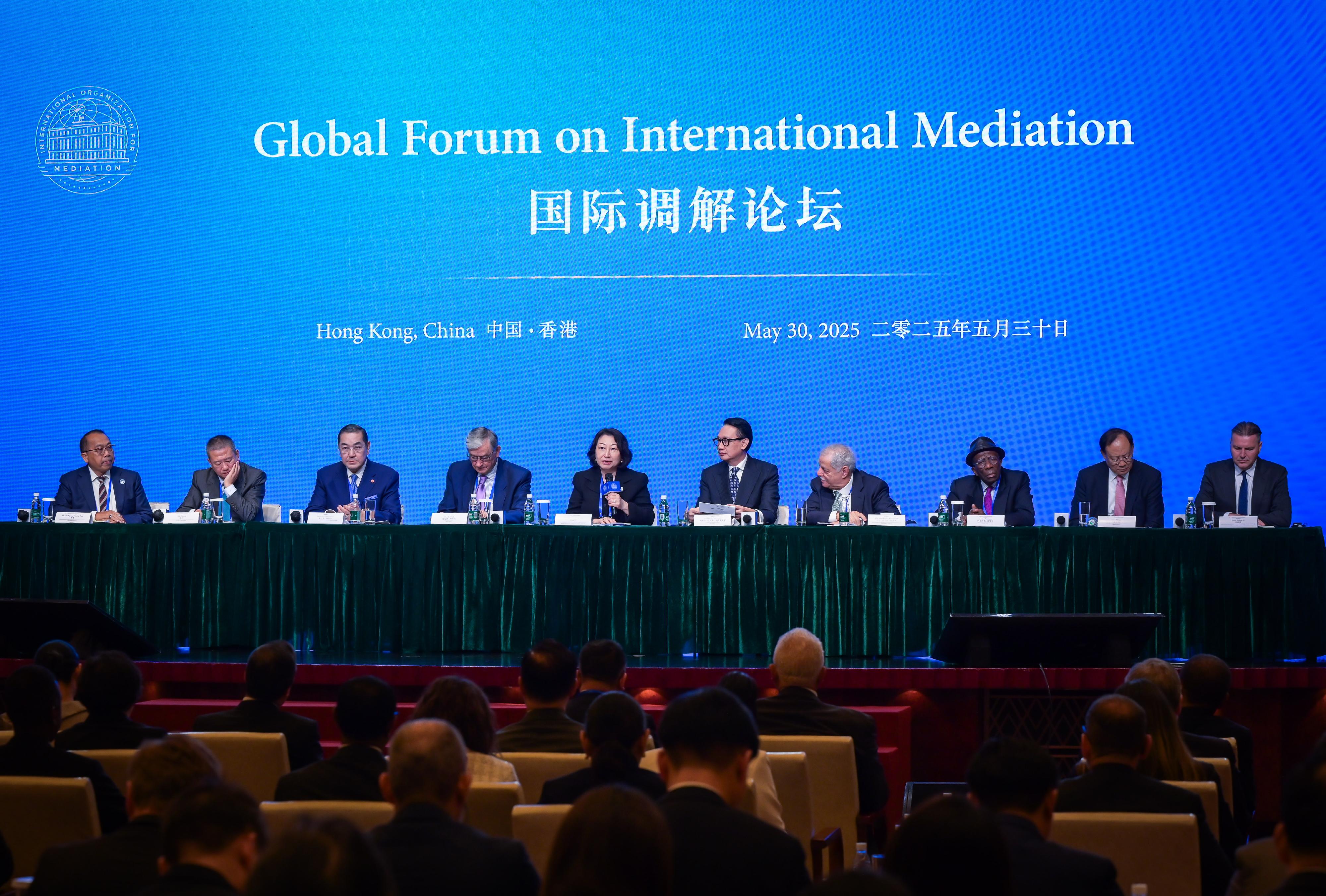 The Signing Ceremony of the Convention on the Establishment of the International Organization for Mediation and the Global Forum on International Mediation successfully concluded in Hong Kong today (May 30). Photo shows the Founder Member and Co-Chairman of Asian Academy of International Law, Ms Teresa Cheng, SC (fifth left), moderating a discussion at the State-to-State Mediation Sub-forum.
